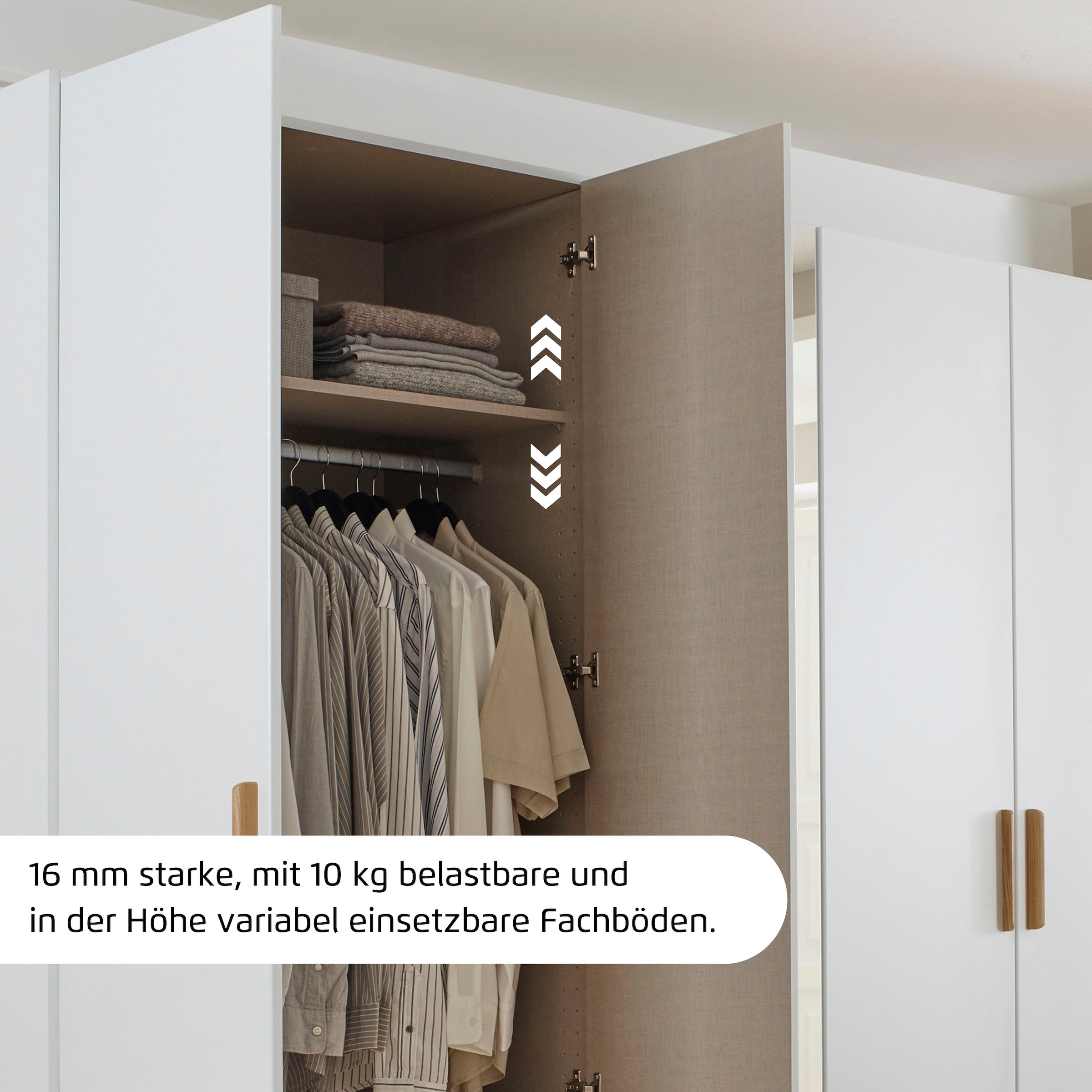 rauch Schwebetürenschrank »Kleiderschrank Schrank Garderobe Wäscheschrank SEVILLA«, (in 3 verschiedenen Ausstattungen BASIC/CLASSIC/PREMIUM), Metall-Griffleisten alufarben oder Graumetallic MADE IN GERMANY