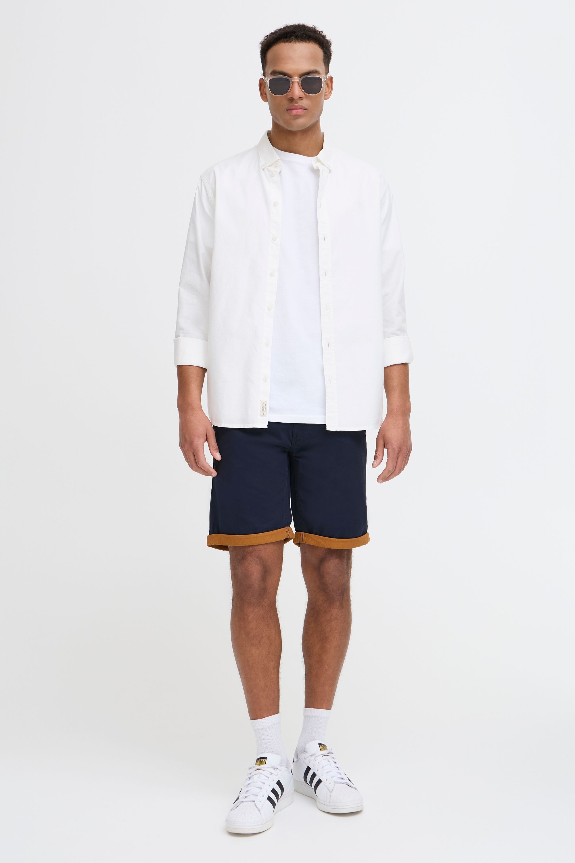 Thumbnail - Blend Chinoshorts "BHNeji" Chino Shorts mit umgeschlagenen Hosenbeinen in Kontrastfarbe