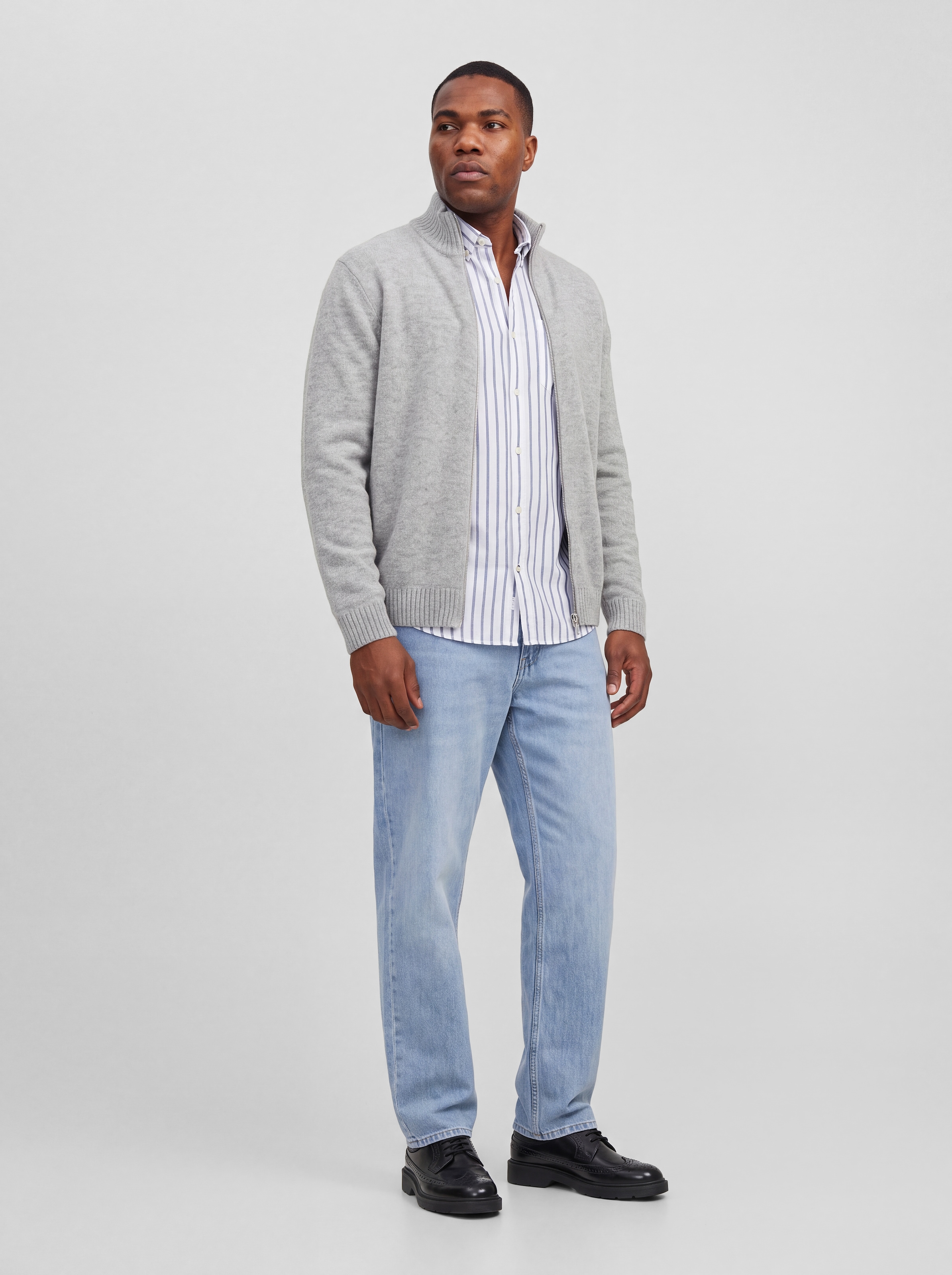 Jack & Jones PlusSize Strickjacke »JJSOHO OLLIE KNIT HIGH NECK ZIP C SN PLS« Materialmix, locker geschnitten