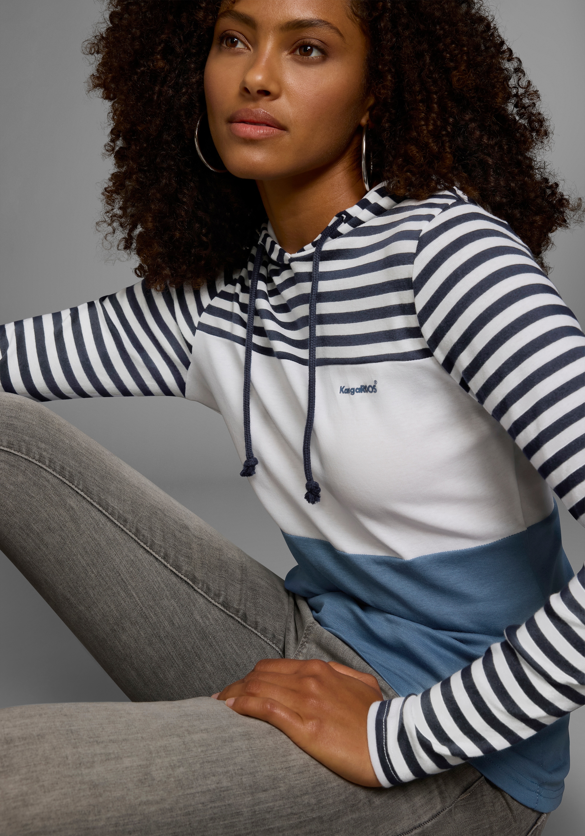 KangaROOS Kapuzenshirt, Langarm, sehr figurbetont, mit Colourblocking-Optik
