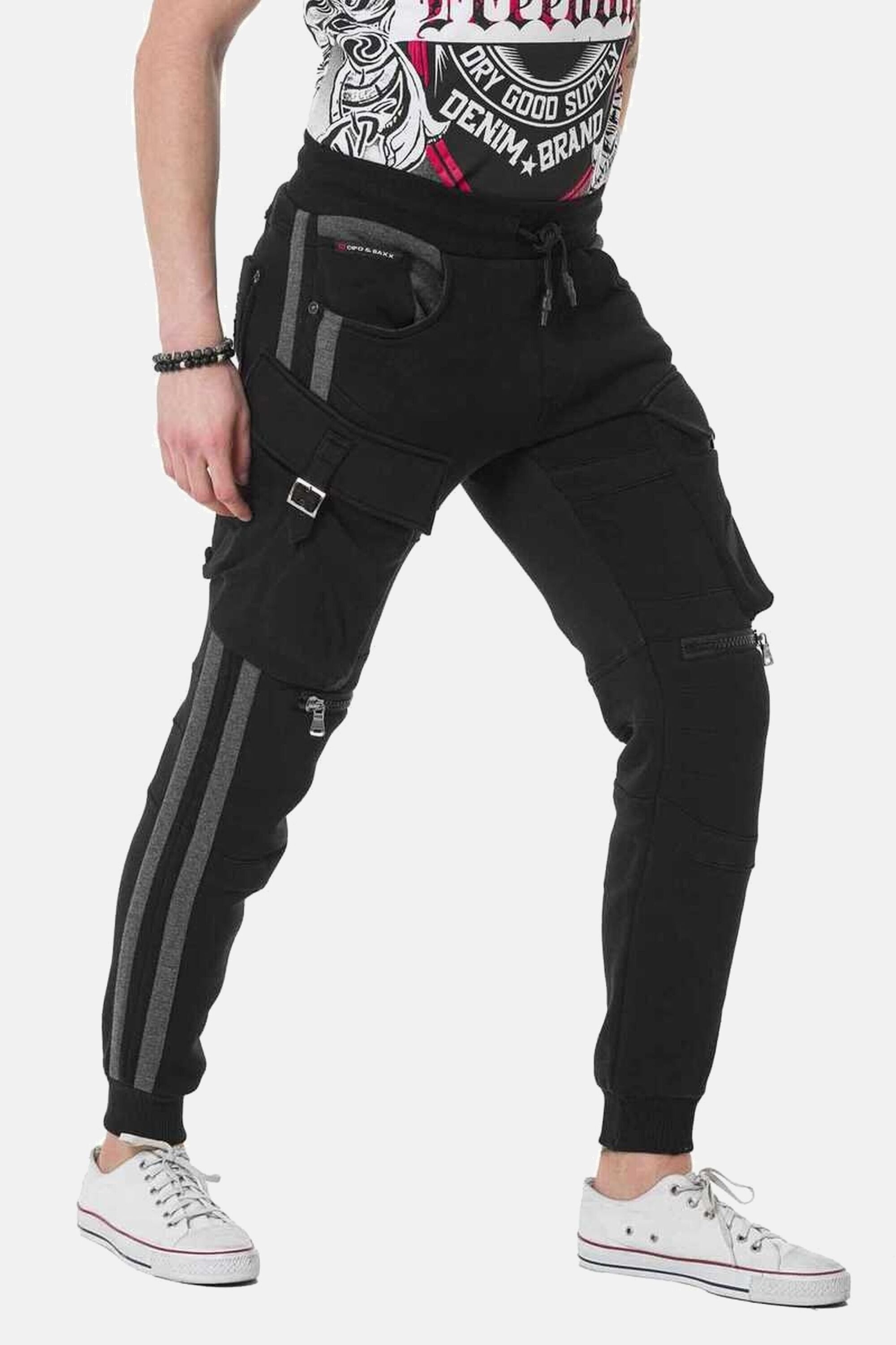 Cipo & Baxx Trainingshose »HOMEWEAR«, im sportlichen Look, CR125A