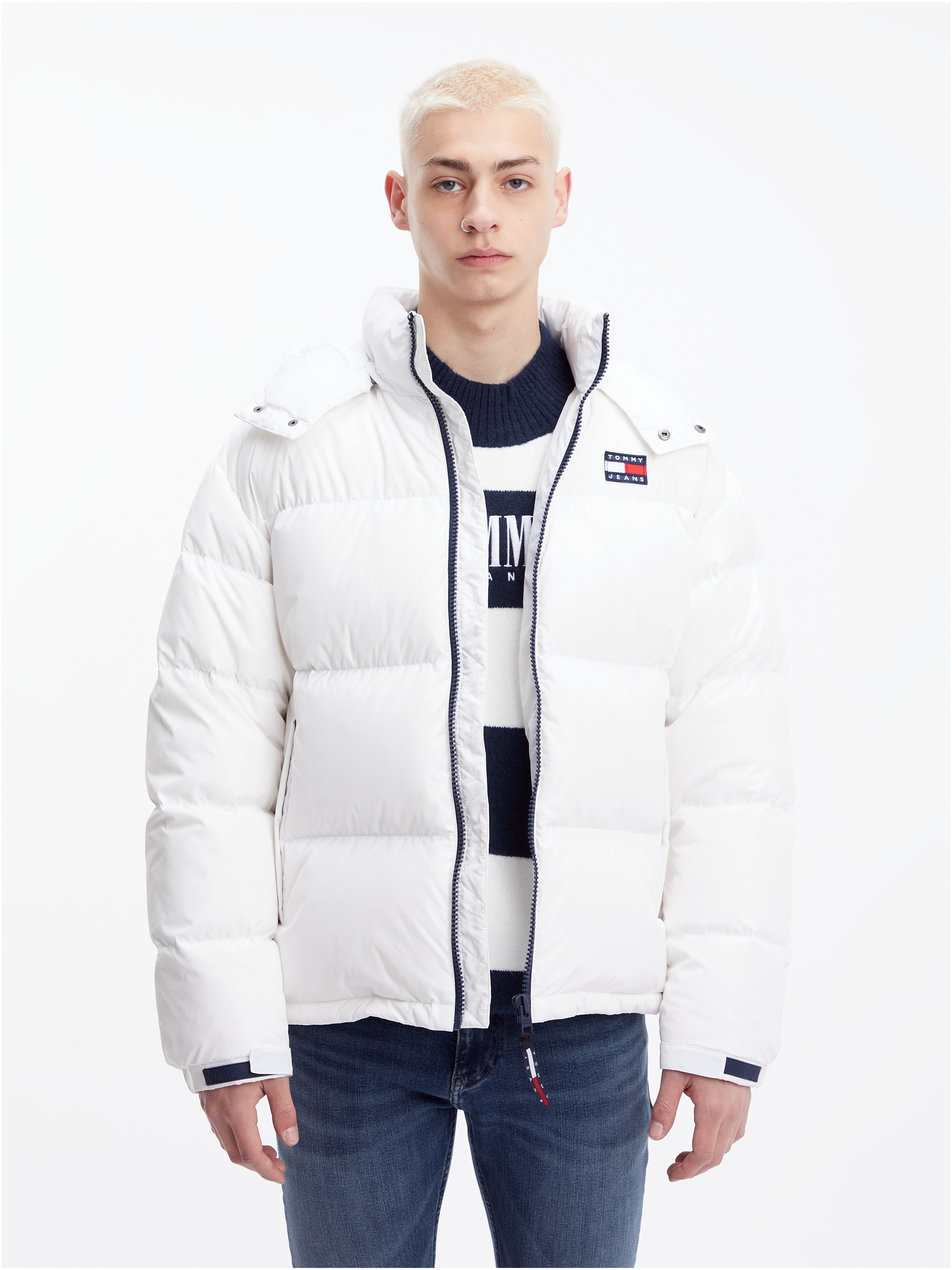 Tommy Jeans Steppjacke "TJM ALASKA PUFFER", mit Kapuze, mit Markenlabel