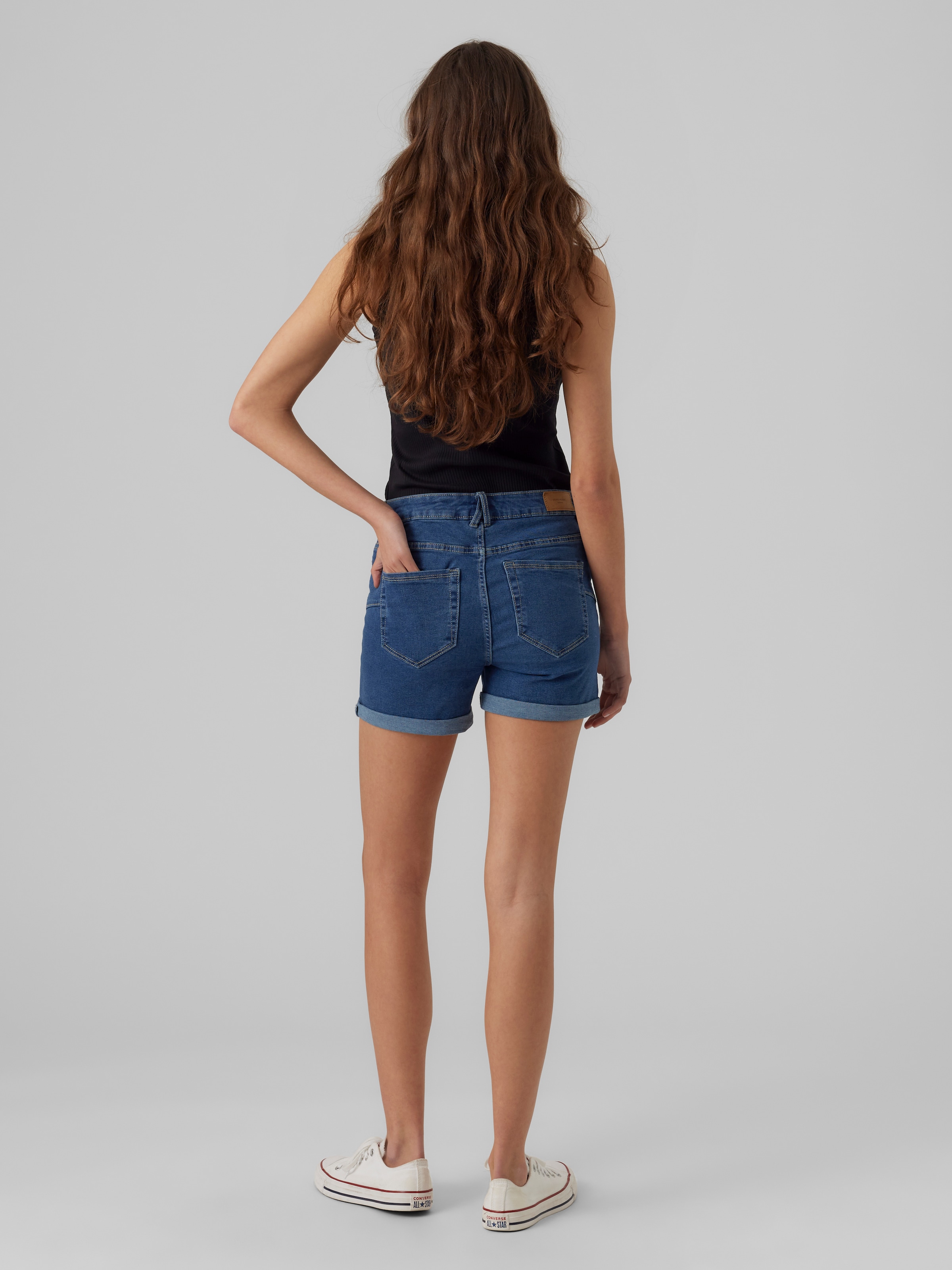 Vero Moda Jeansshorts »VMLUNA MR FOLD SHORTS MIX GA NOOS« mit Umschlagsaum