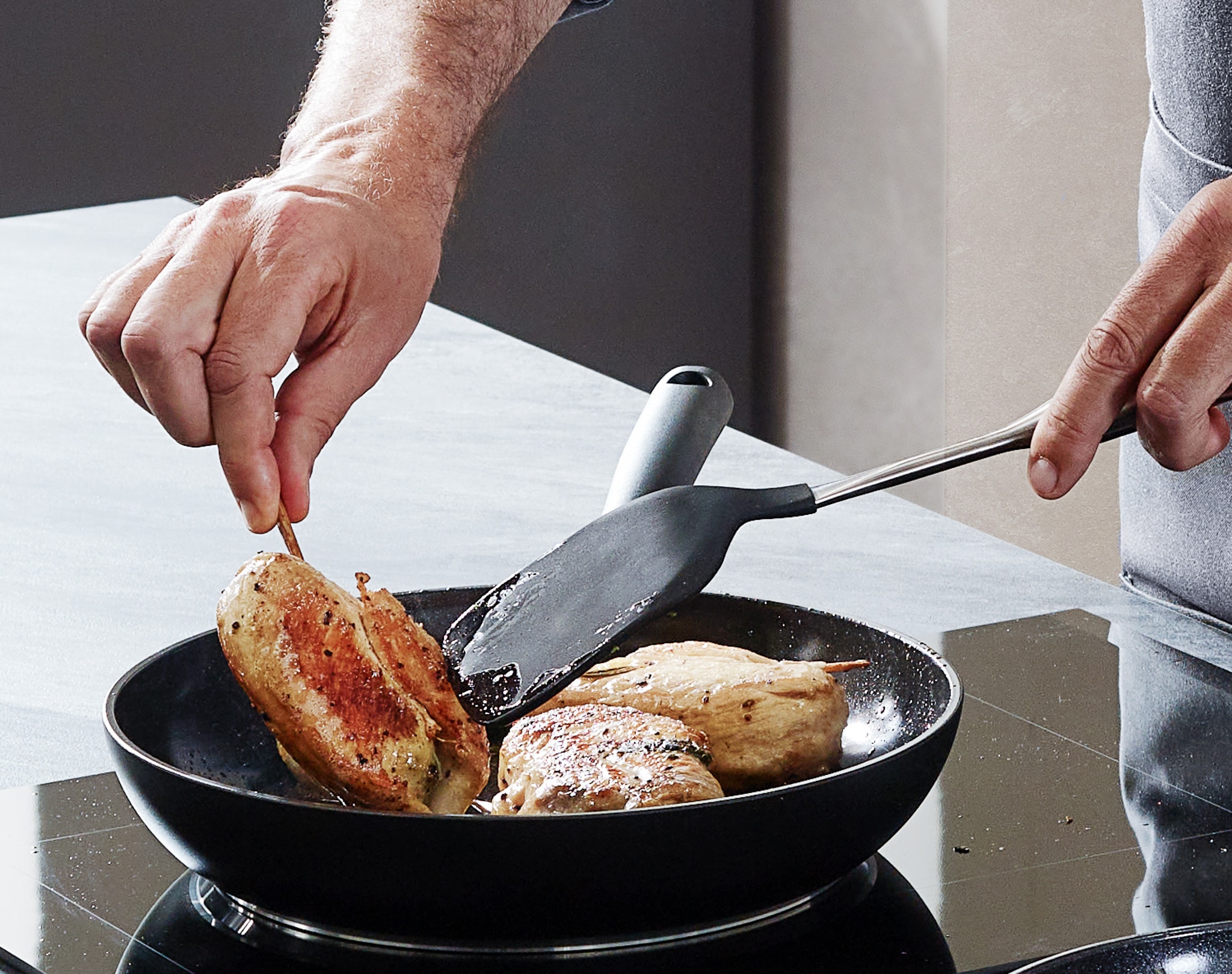 Fissler Pfannen-Set »Essential« Aluminium Set, je 1x Keramikpfanne 24 + 28 cm, 2 tlg. tlg. leicht zu reinigen, Made in Germany