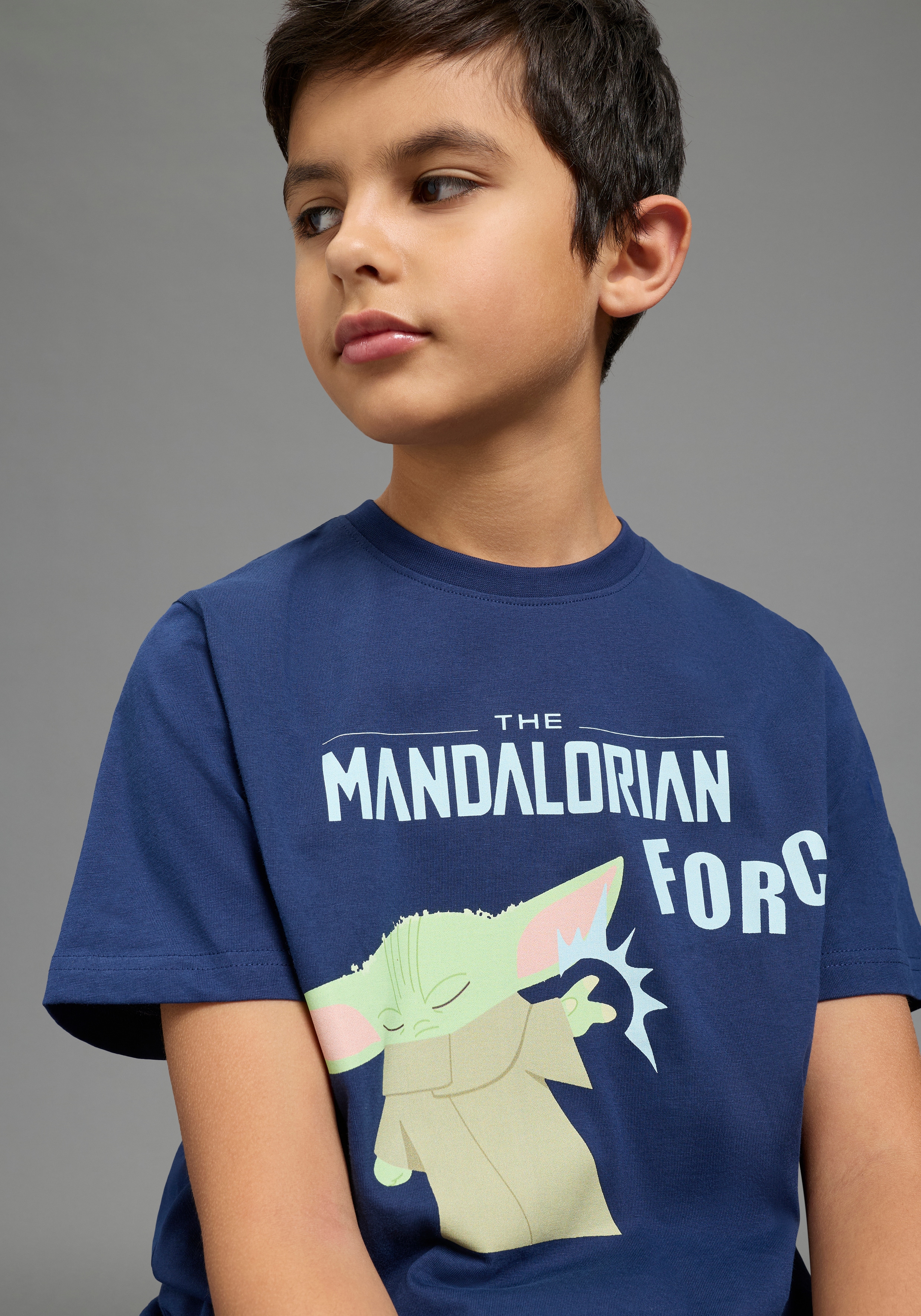 KIDSWORLD T-Shirt "STAR WARS: MADALORIAN - Disney Shirt" MANDALORIAN Shirt für Jungen, Kurzarm, bedruckte Optik, aus Baumwolle