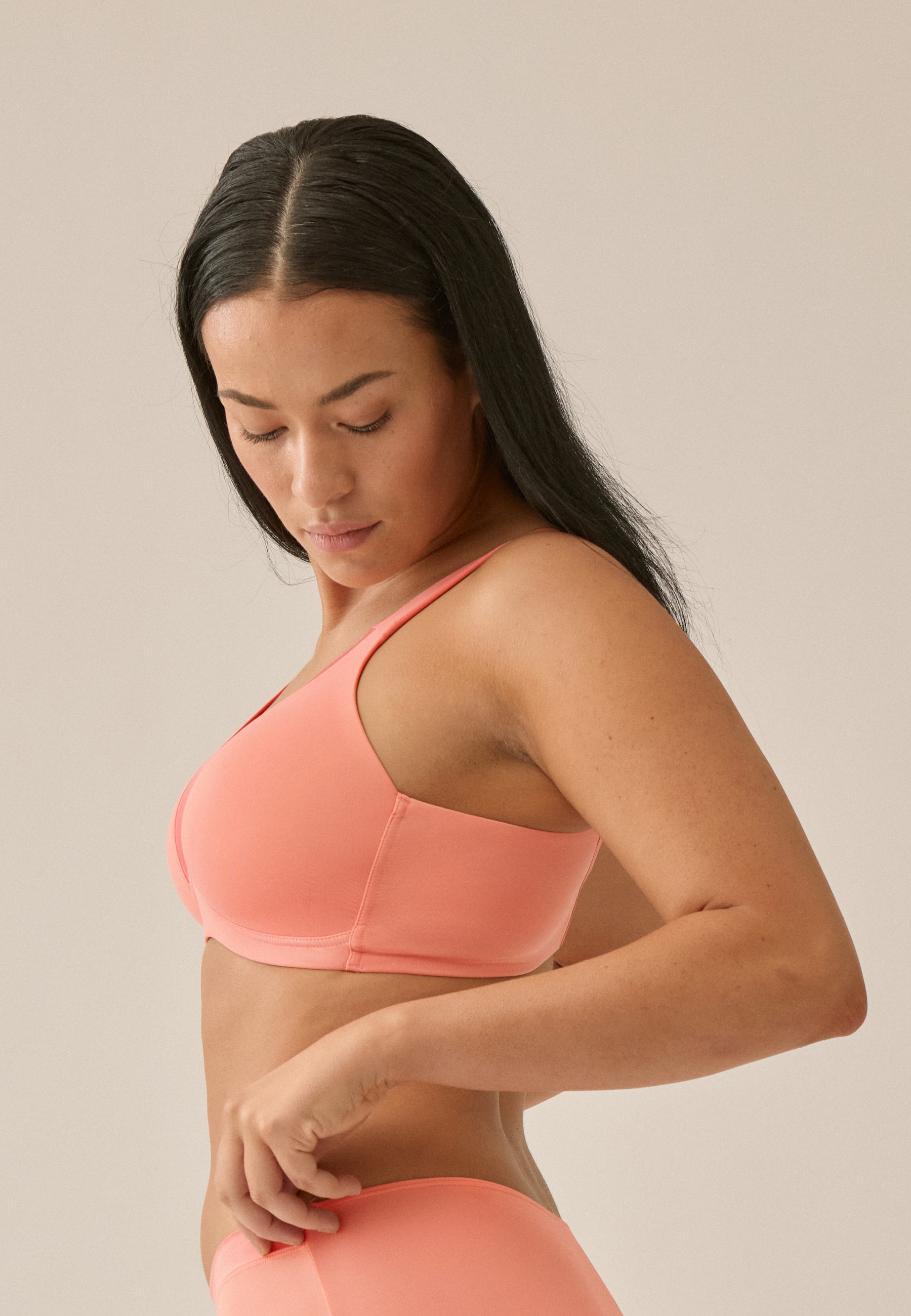 Naturana Bügelloser BH »The Wednesday« 1 Stk. tlg., mit Schale, Glanzband, breite Träger, weich, bequem, ohne Bügel