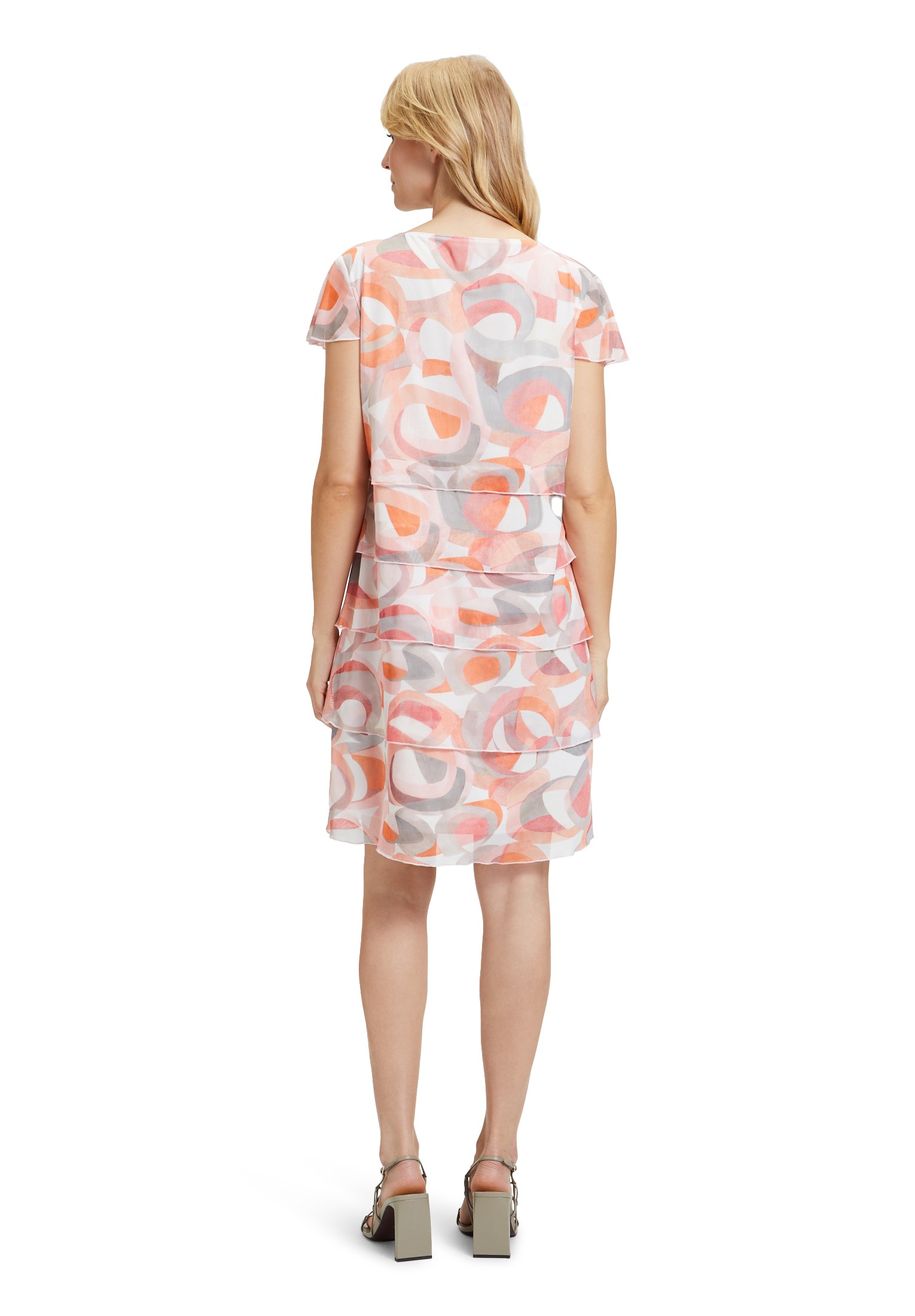 Betty Barclay Sommerkleid »Betty Barclay Stufenkleid mit Flügelärmeln«, Form