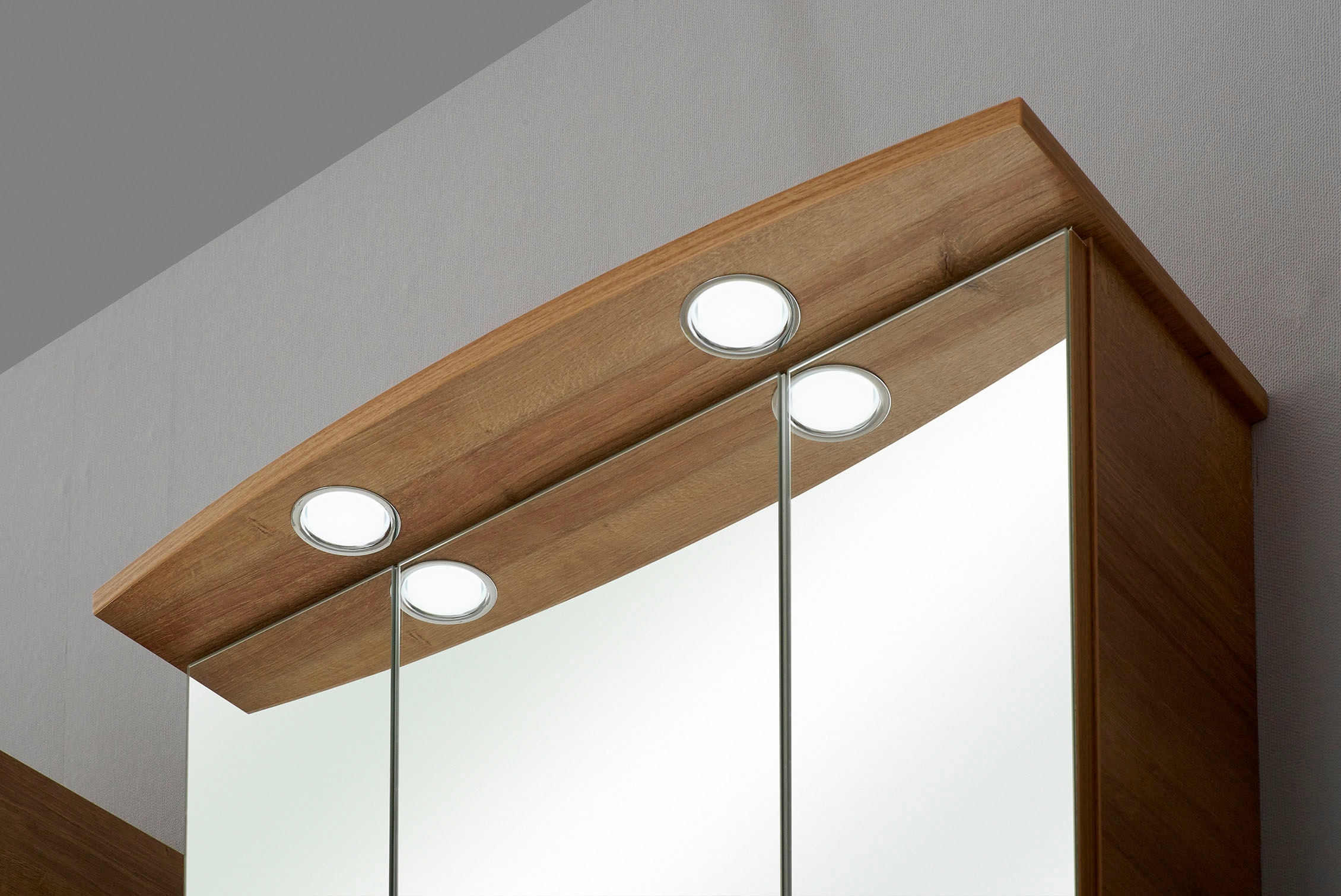 Saphir Spiegelschrank »Quickset 919 Badschrank, 3 Spiegeltüren, 6 Einlegeböden, 65 cm breit«, inkl. LED-Beleuchtung, Türdämpfer, Schalter-/Steckdosenkombination