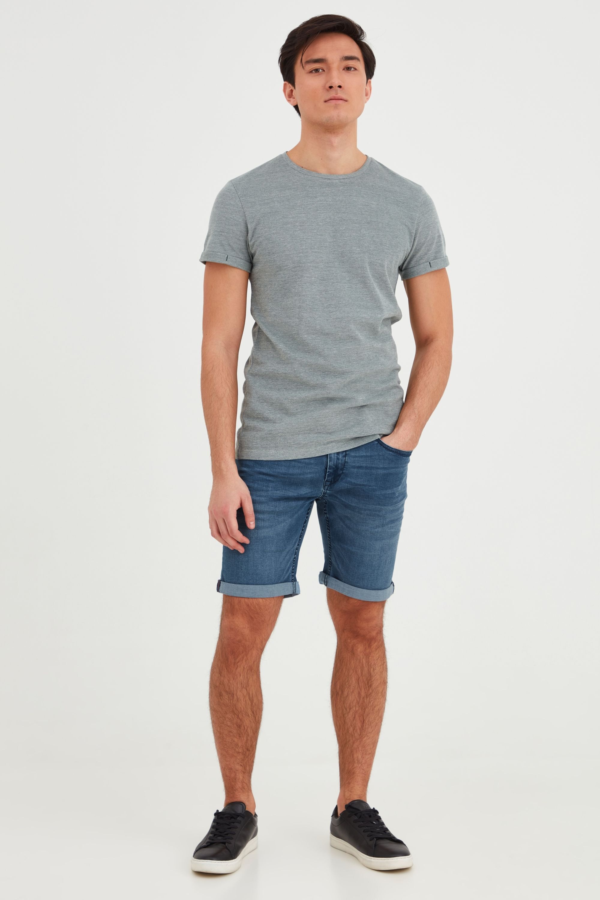 Jeansshorts BLEND "Shorts BHBendigo", Herren, Gr. L, N-Gr, blau (denim middle blau), Obermaterial: 70% Baumwolle CO. 24% Polyester PES. 4% Viskose CV. 2% Elasthan EL., Jeans Jeansshorts 2