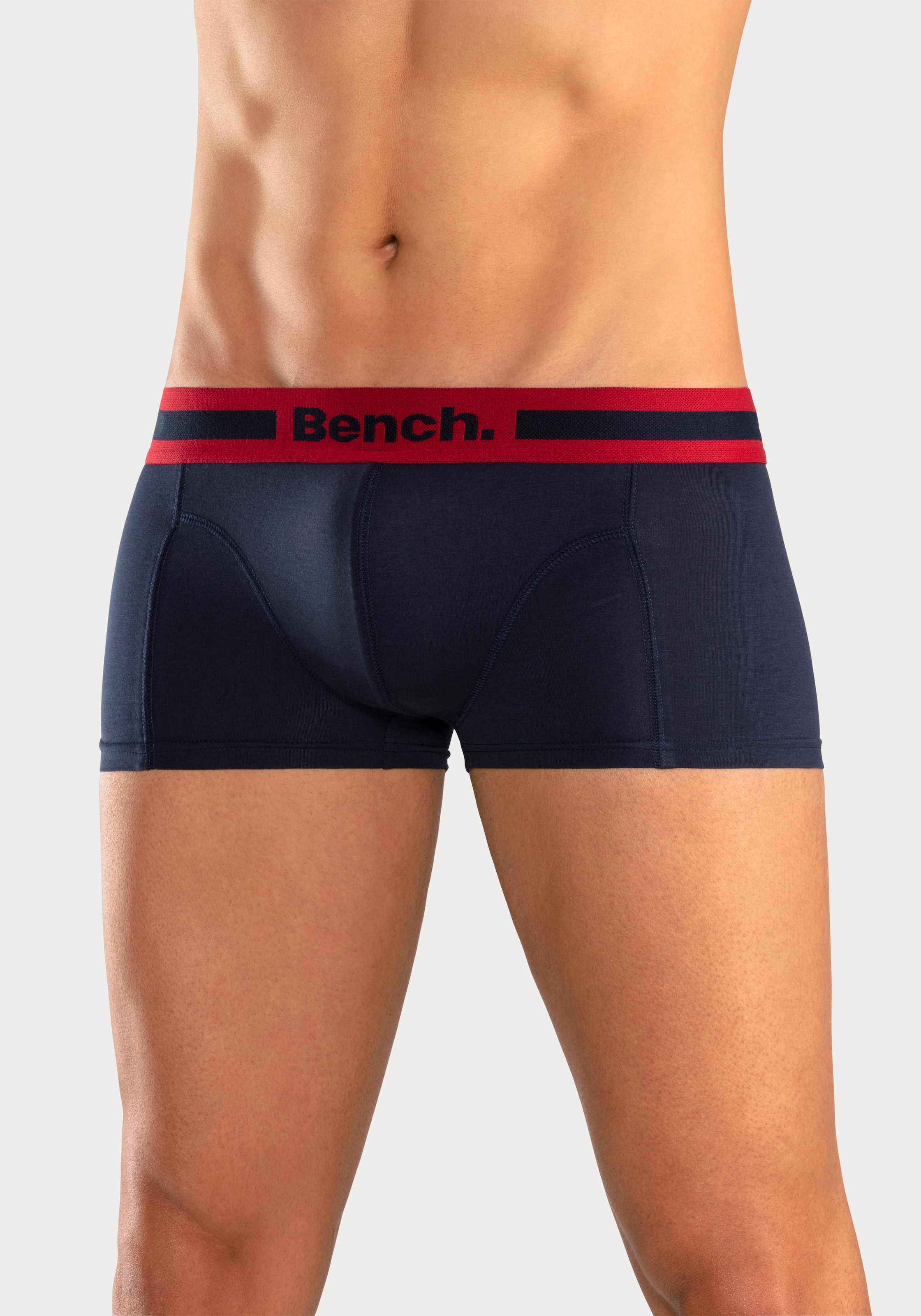 Bench. Boxershorts, (Packung, 4 St.), in Hipster-Form mit Overlock-Nähten vorn