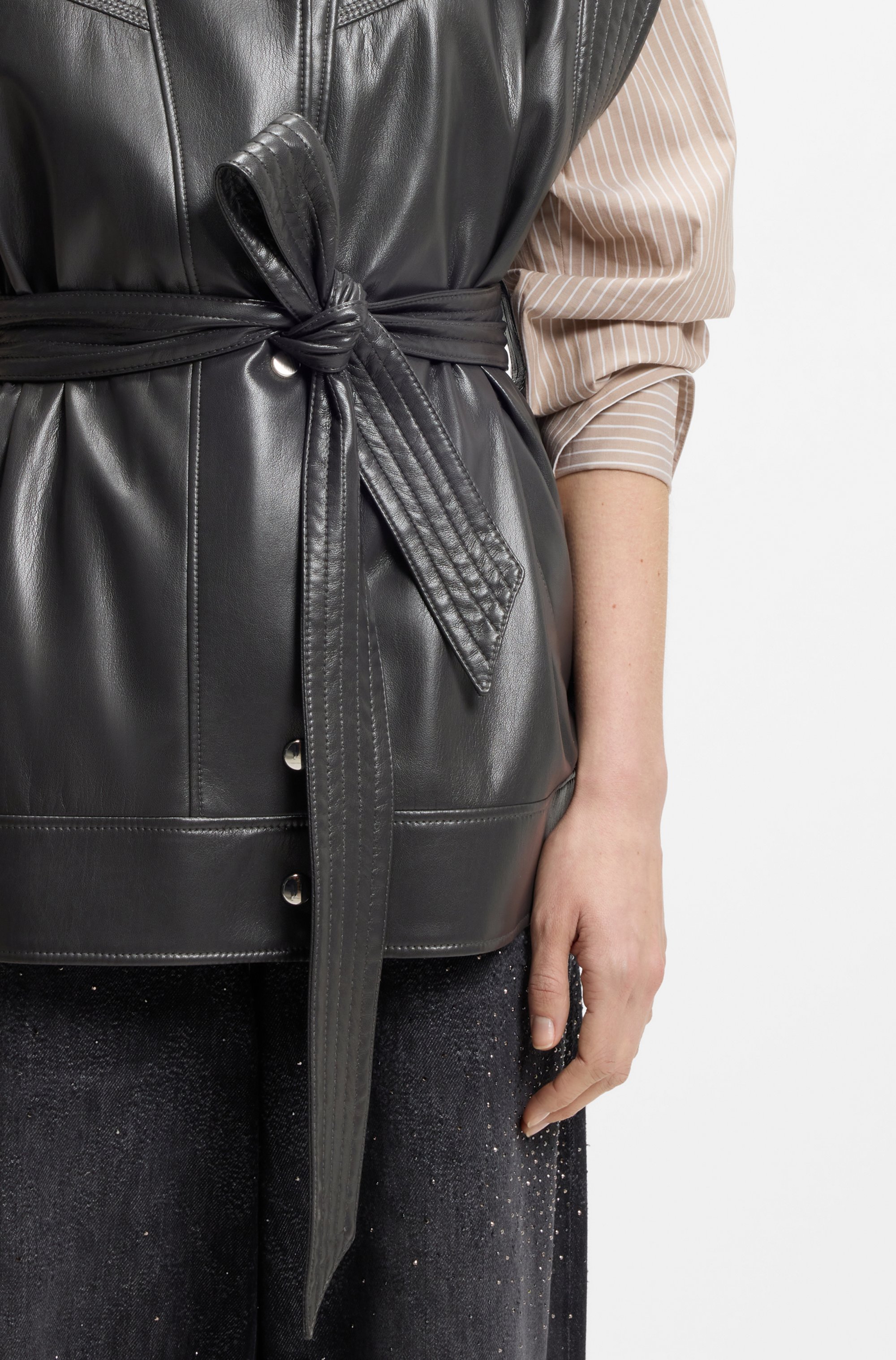 Thumbnail - BOSS ORANGE Lederimitatweste "Jacaro Premium Damenmode" mit Taillengürtel, Stehkragen