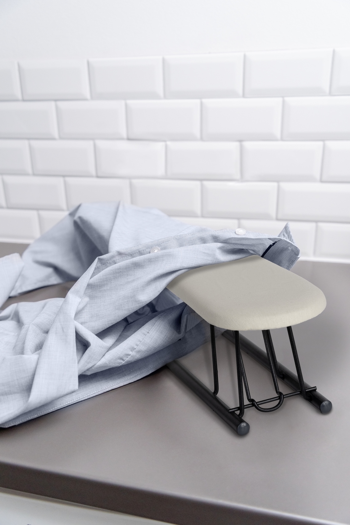 WENKO Ärmelbrett "Modell Leona" Bügelfläche 52 cmx12 cm platzsparend zusamm günstig online kaufen