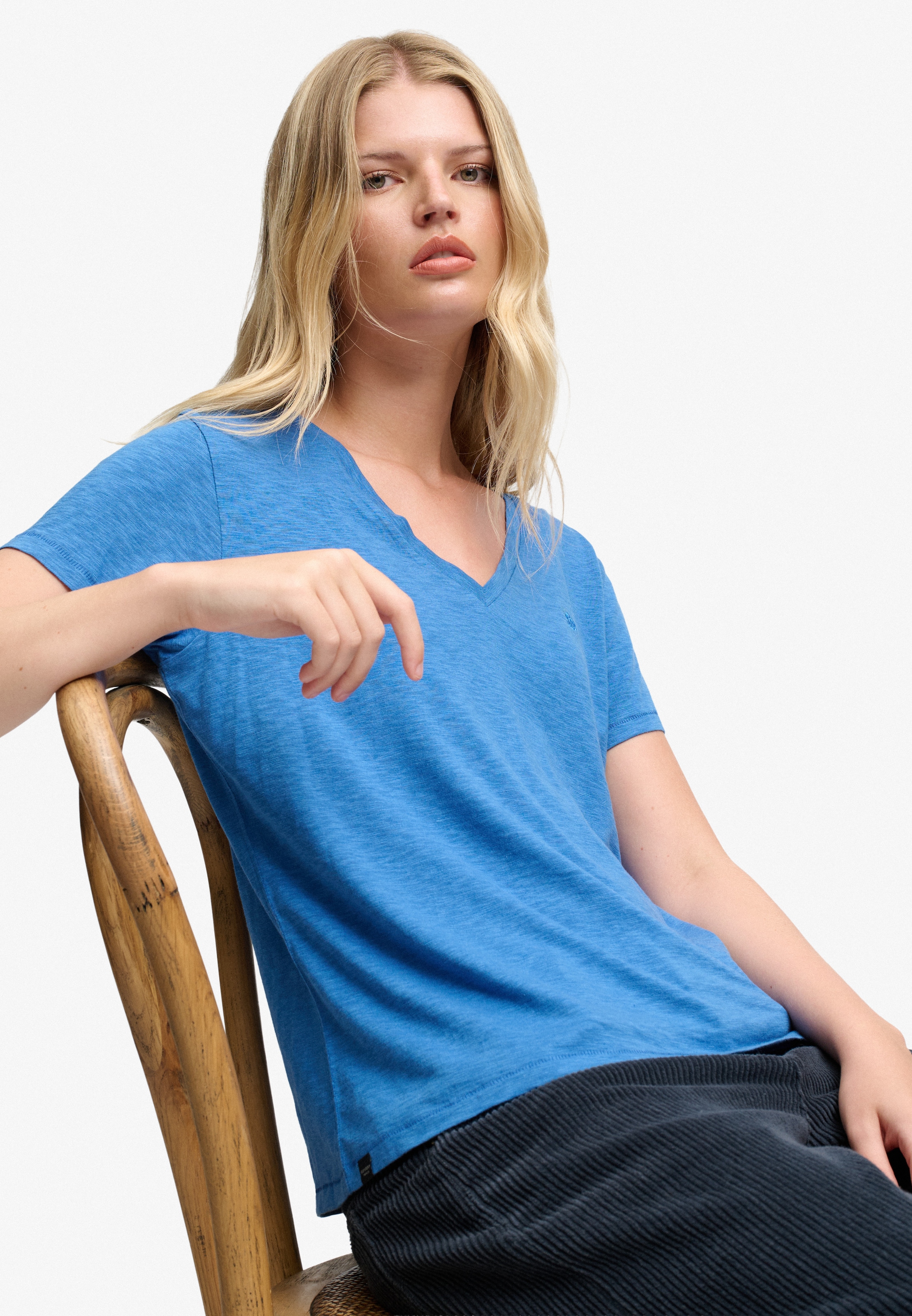 Superdry T-Shirt "STUDIOS SLUB EMB VEE TEE" Baumwollmischung, relaxed fit