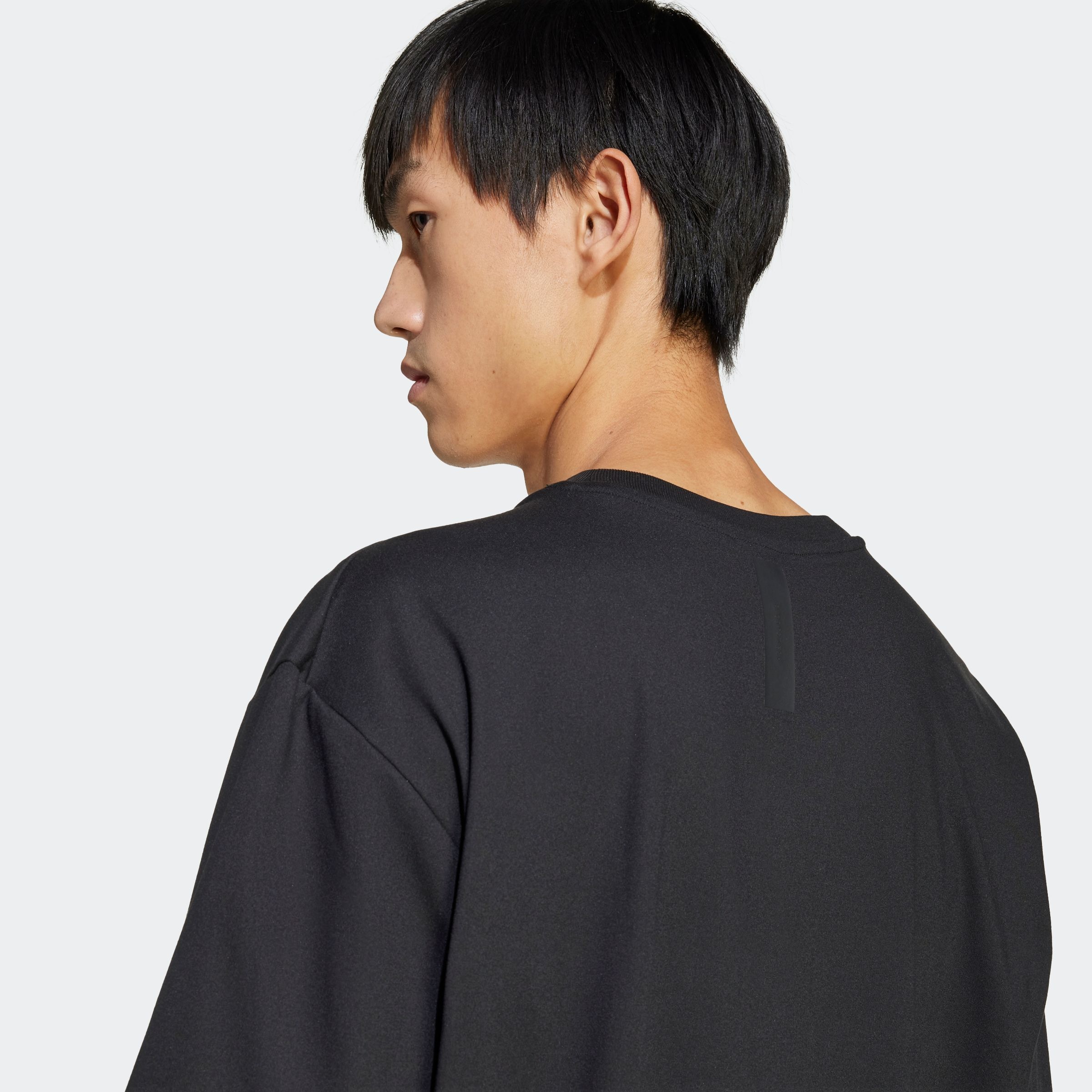 adidas Sportswear T-Shirt »M Z.N.E. TEE LO« lockere Passform, mit Rundhalsausschnitt, mit Elasthan-Anteil