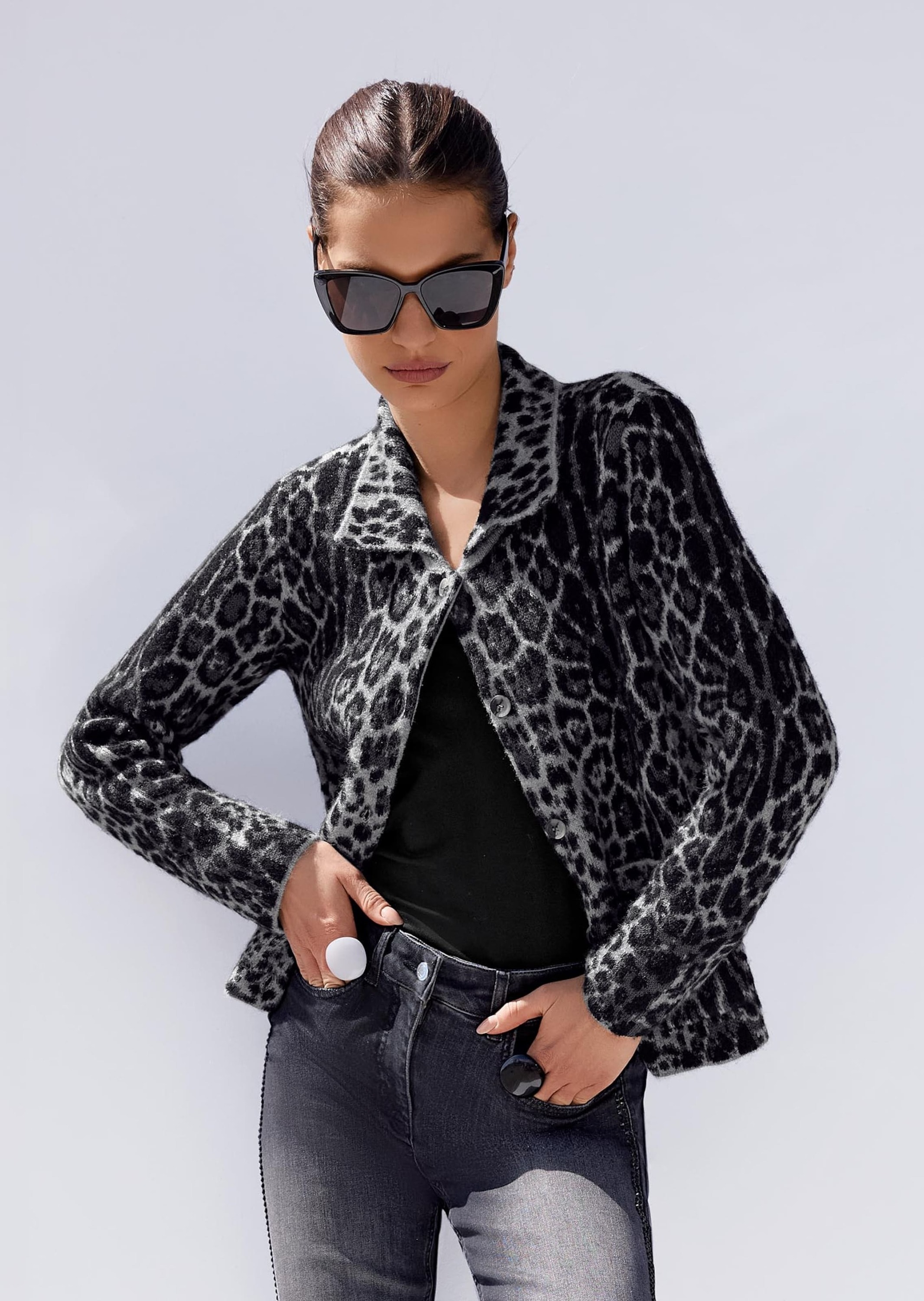 MADELEINE Strickjacke »Strickjacke Trendige Strickjacke mit Leo-Jacquard«