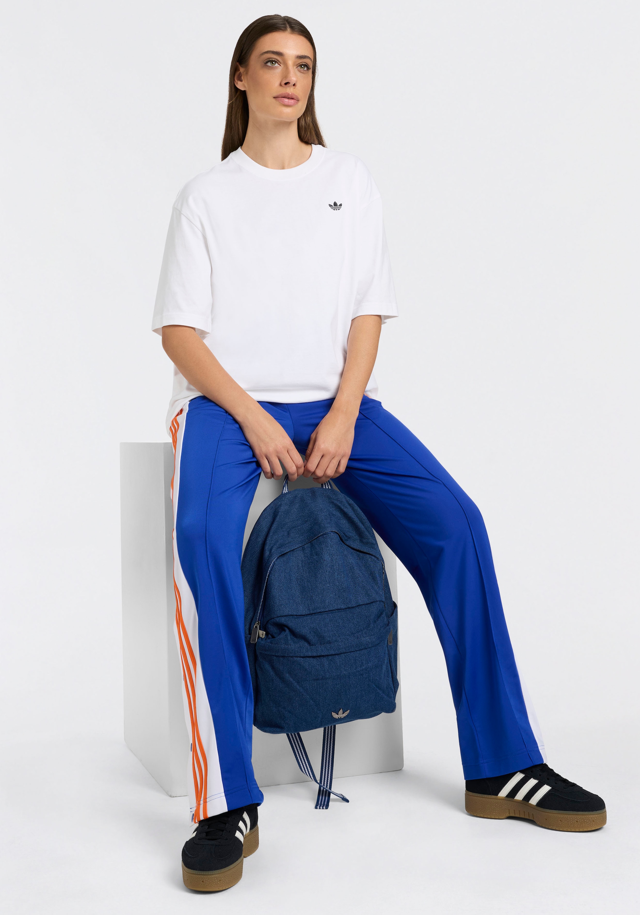 adidas Originals T-Shirt »ESSENTIALS, BOYFRIEND-FIT« für Erwachsene, mit Kurzarm, ohne Verschluss