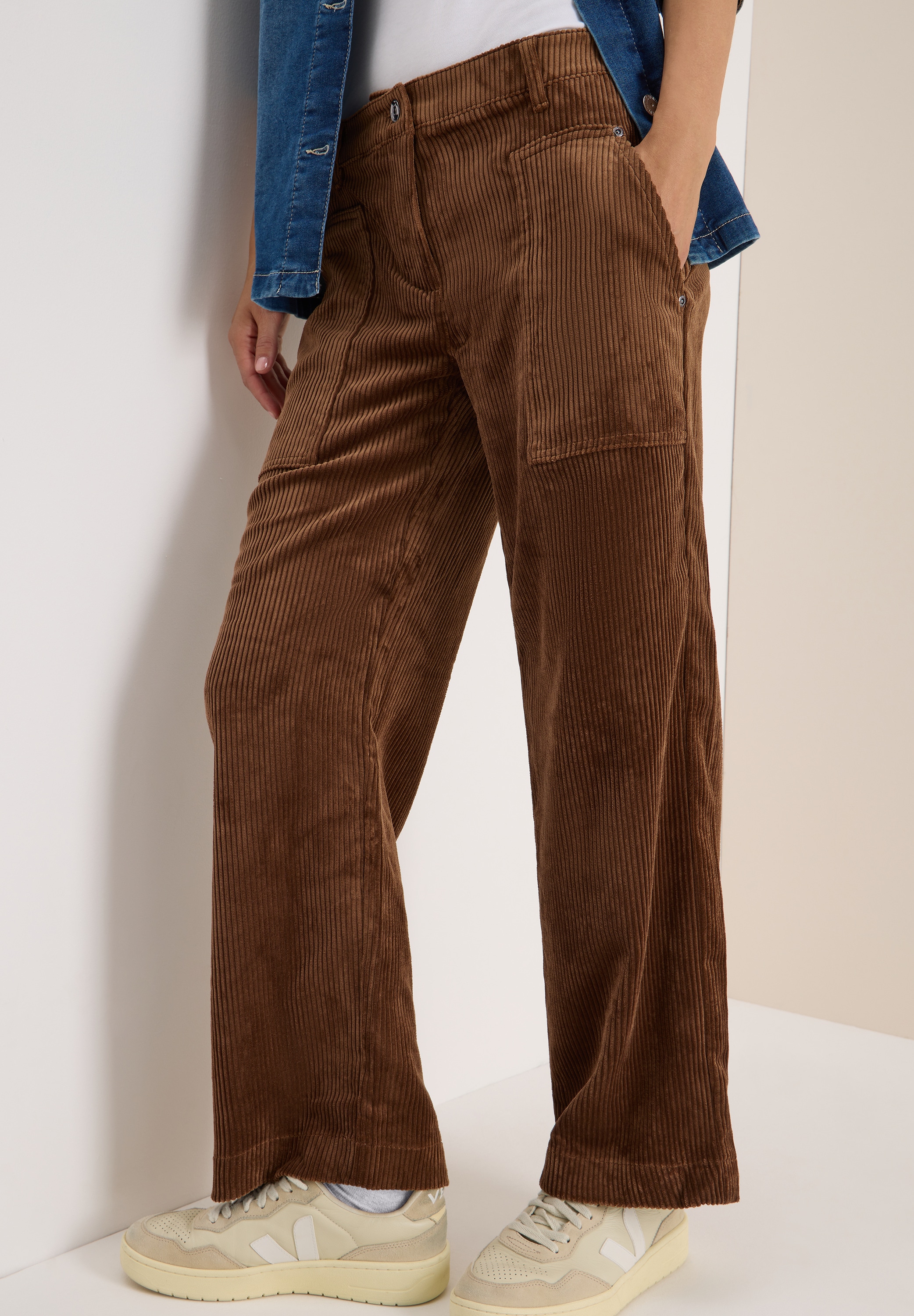 Cecil Cordhose  in Cord-Optik