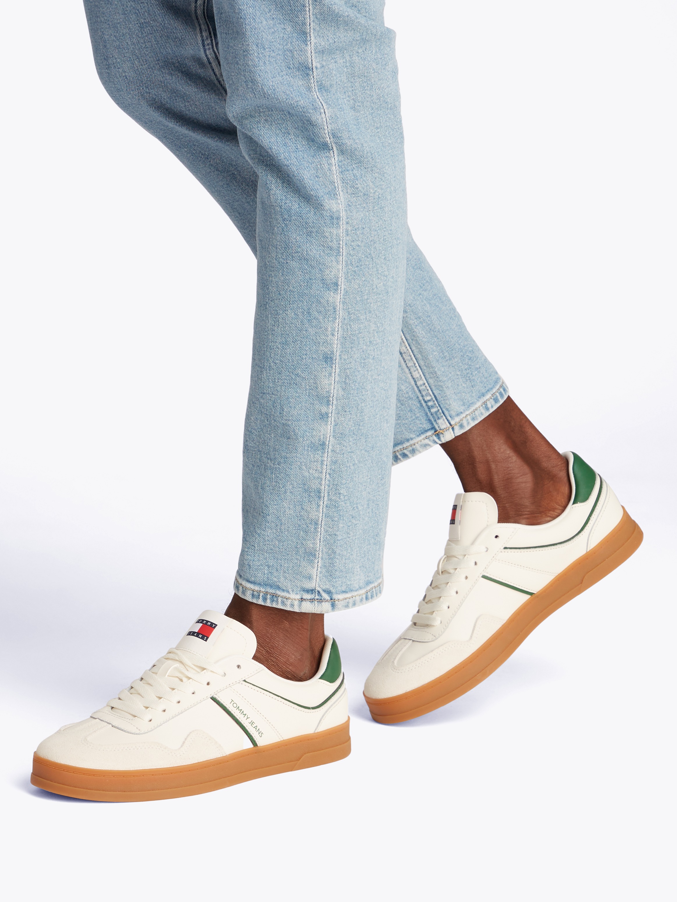 Tommy Jeans Sneaker »THE GREENWICH LEATHER«, Freizeitschuh, Halbschuh, Schnürschuh mit kontrastfarbenen Details