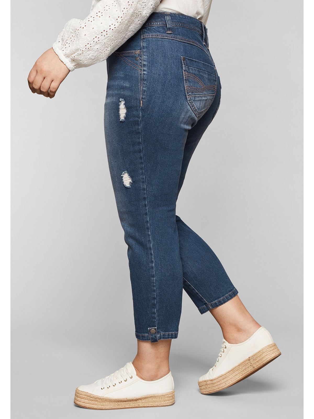 Sheego Stretch-Jeans »Große Größen«, in BAUR bestellen für 7/8-Länge mit | Destroyed-Effekten