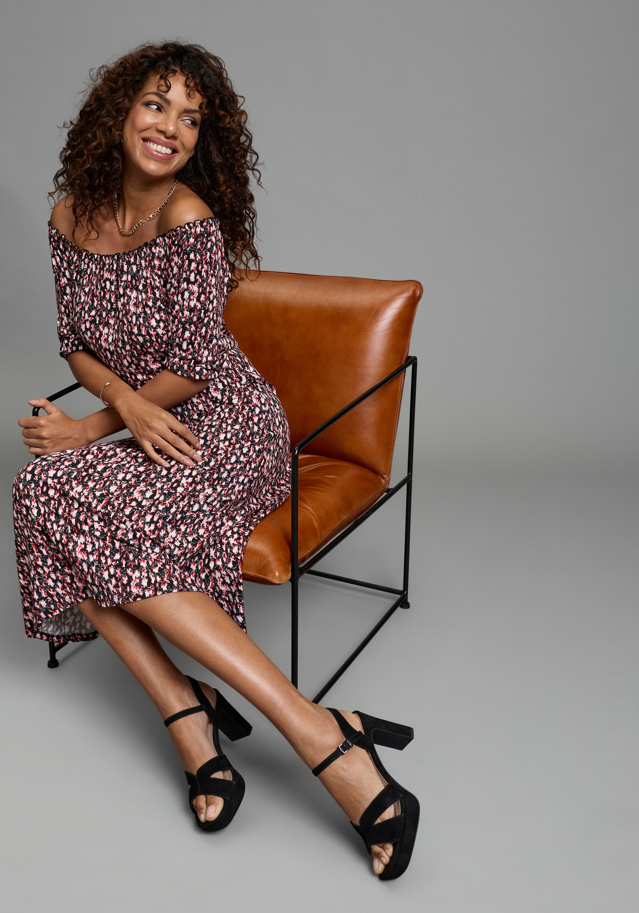 Bruno Banani Maxikleid aus Viskose und Elasthan, mit geblümter Optik günstig online kaufen