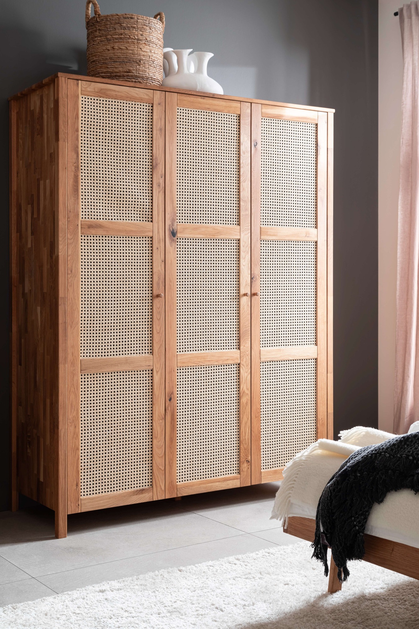 Thumbnail - Home affaire Drehtürenschrank "Hällevik Kleiderschrank, Aufbewahrung, Stauraum,", Türfronten mit Wiener Geflecht, FSC Ze...
