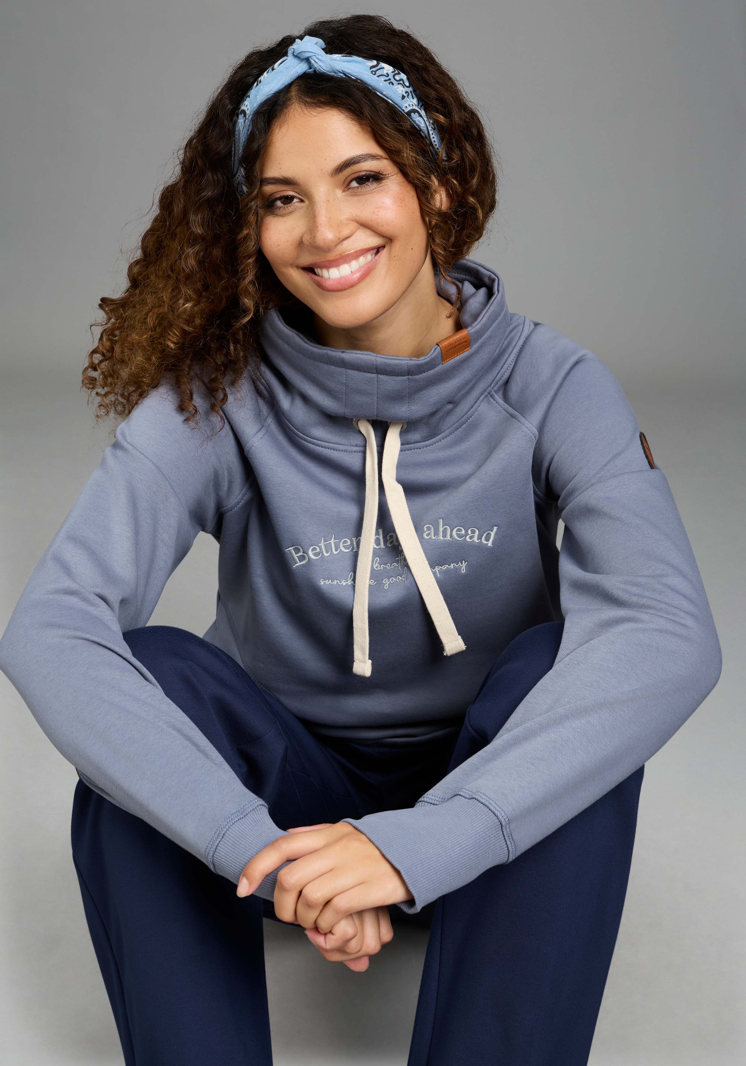 KangaROOS Sweatshirt, mit hohem Schalkragen, hüftlange Form, Langarm, auch in großen Größen