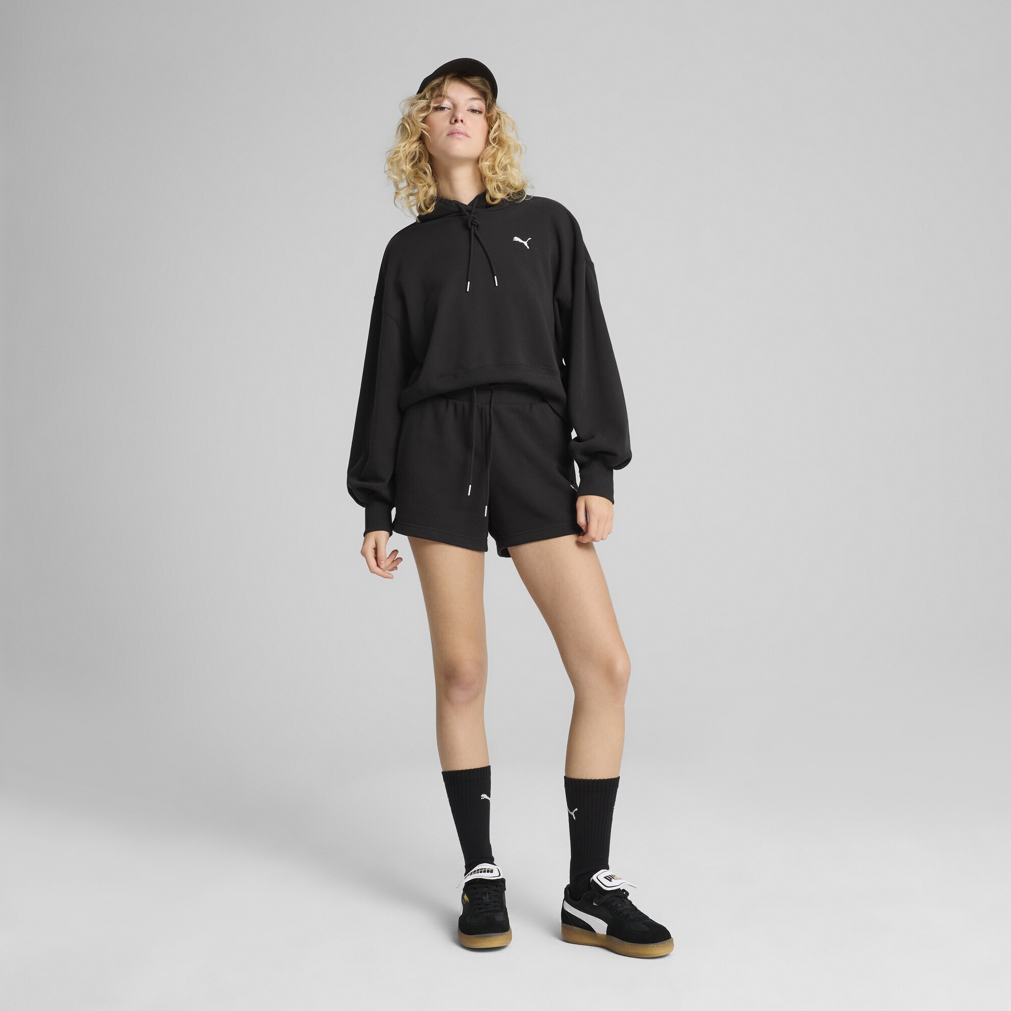 PUMA Sporthose »WARDROBE ESS 4" Shorts Damen«