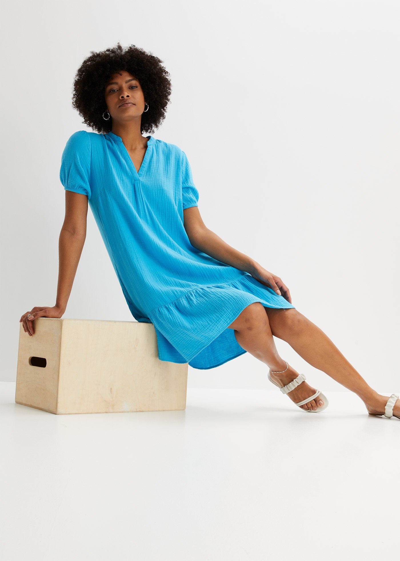 bonprix Minikleid Seitennahttaschen aus Baumwoll-Musselin, Volant, kurze Puffärmel, bequeme A-Linie