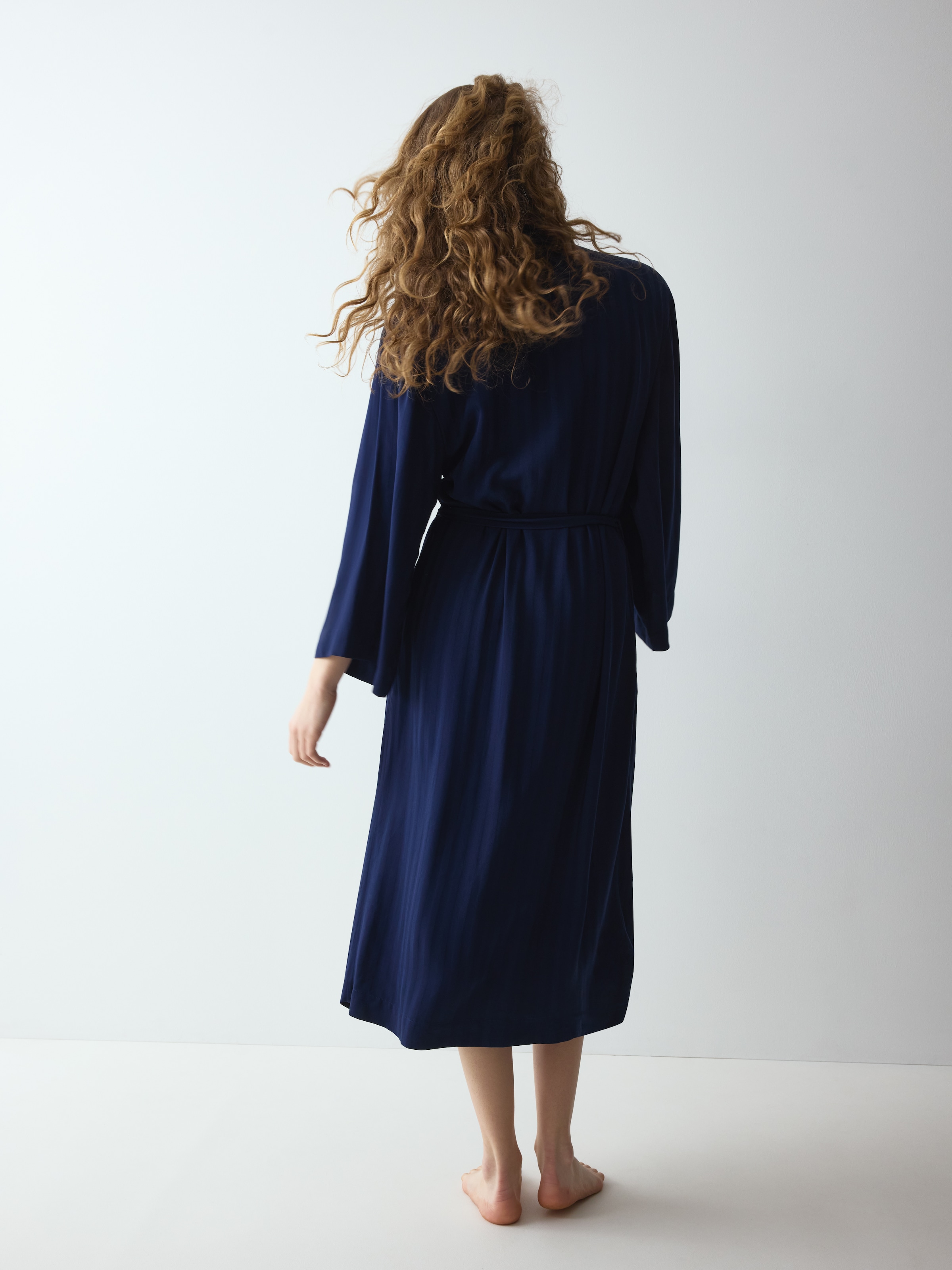 Triumph Morgenmantel »Amourette Jacquard Long Robe« elegant und weich