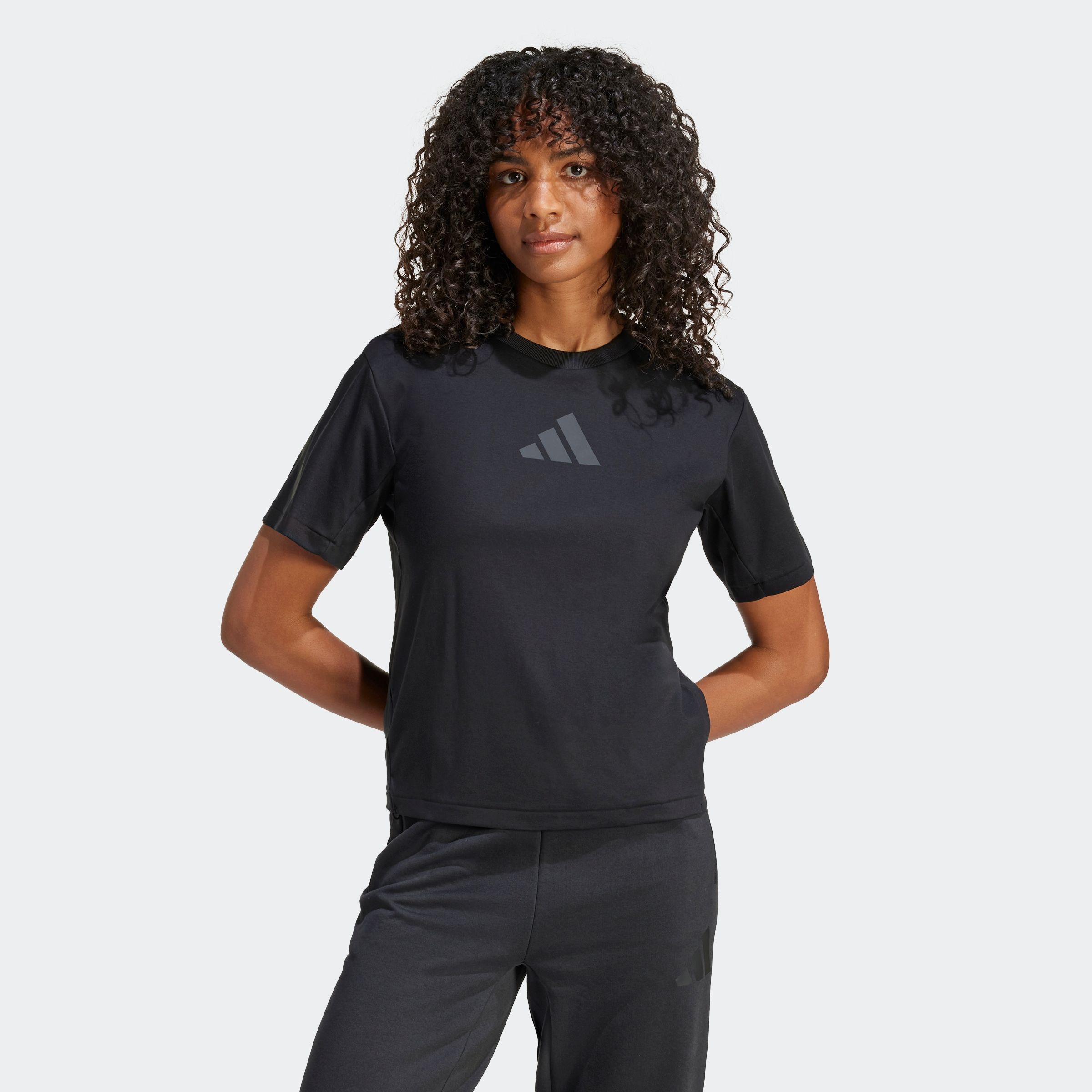 adidas Sportswear T-Shirt "W Z.N.E. TEE" für Erwachsene, mit Rundhalsausschnitt, ohne Verschluss, aus Baumwolle