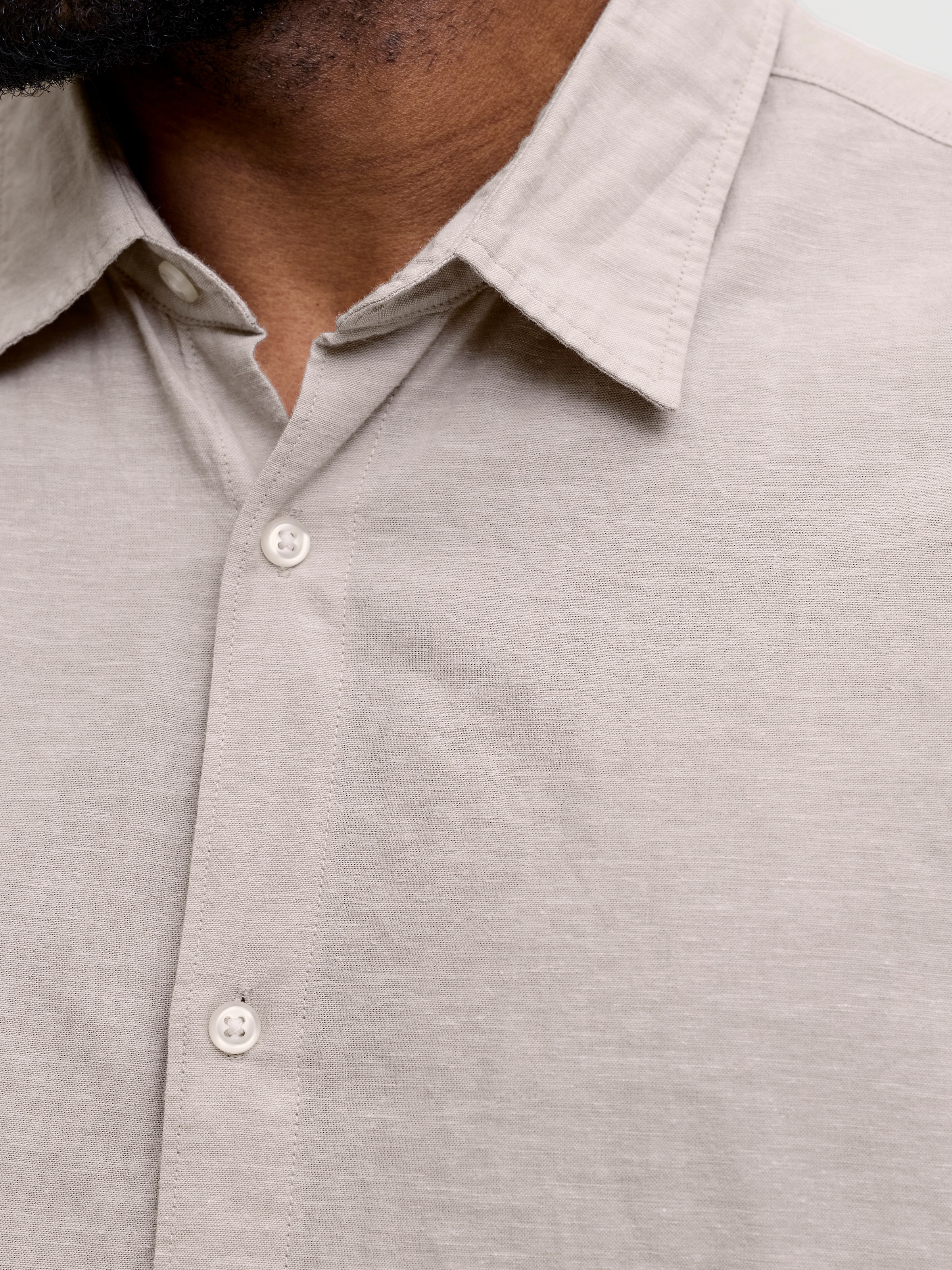 Thumbnail - Jack & Jones PlusSize Langarmhemd "JJEBREEZE LINEN BLEND SHIRT L/S SN PLS" mit auffälliger Knopfleiste