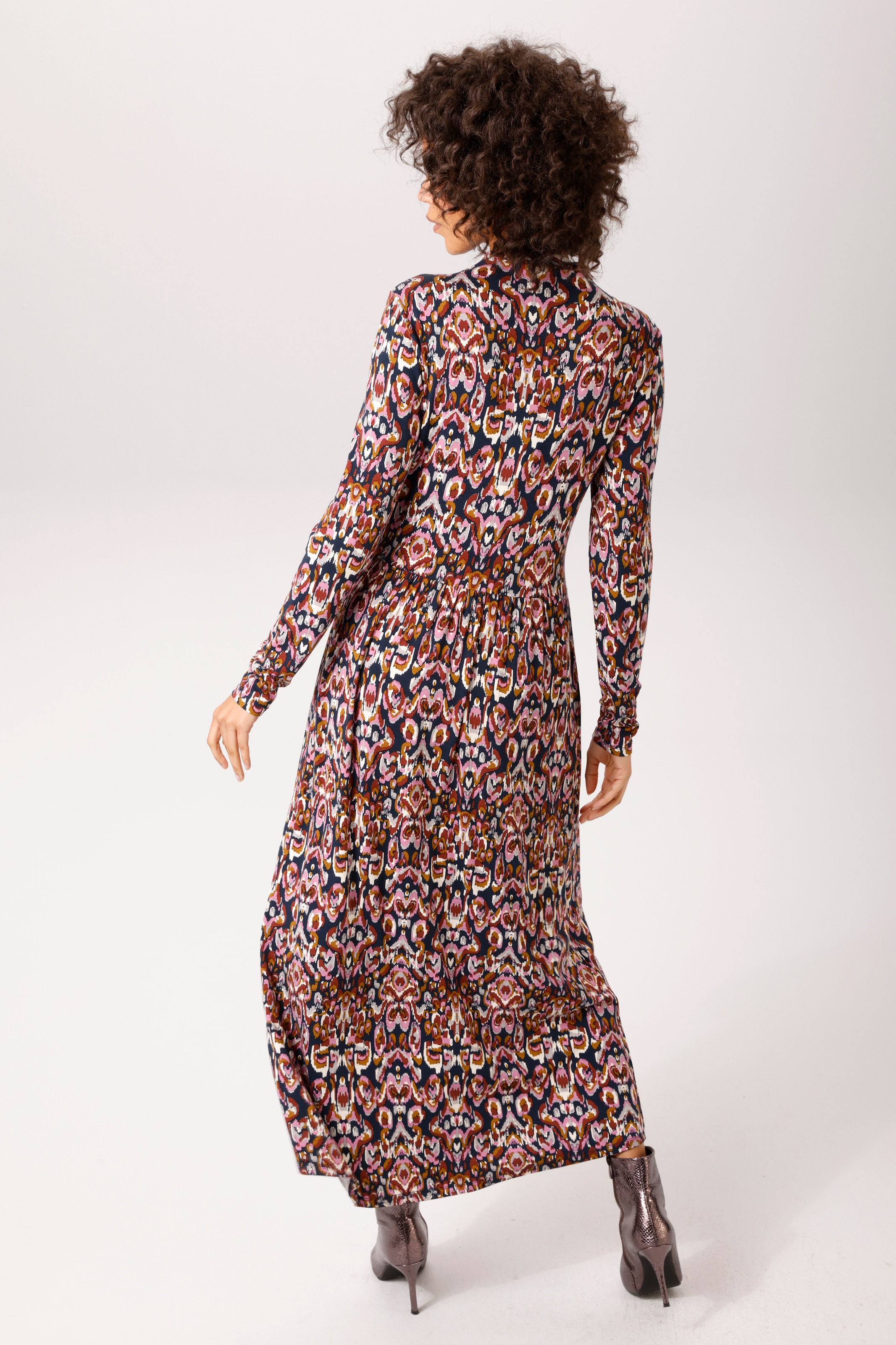 Aniston CASUAL Jerseykleid mit trendfarbenem, grafischen Druck - NEUE KOLLEKTION