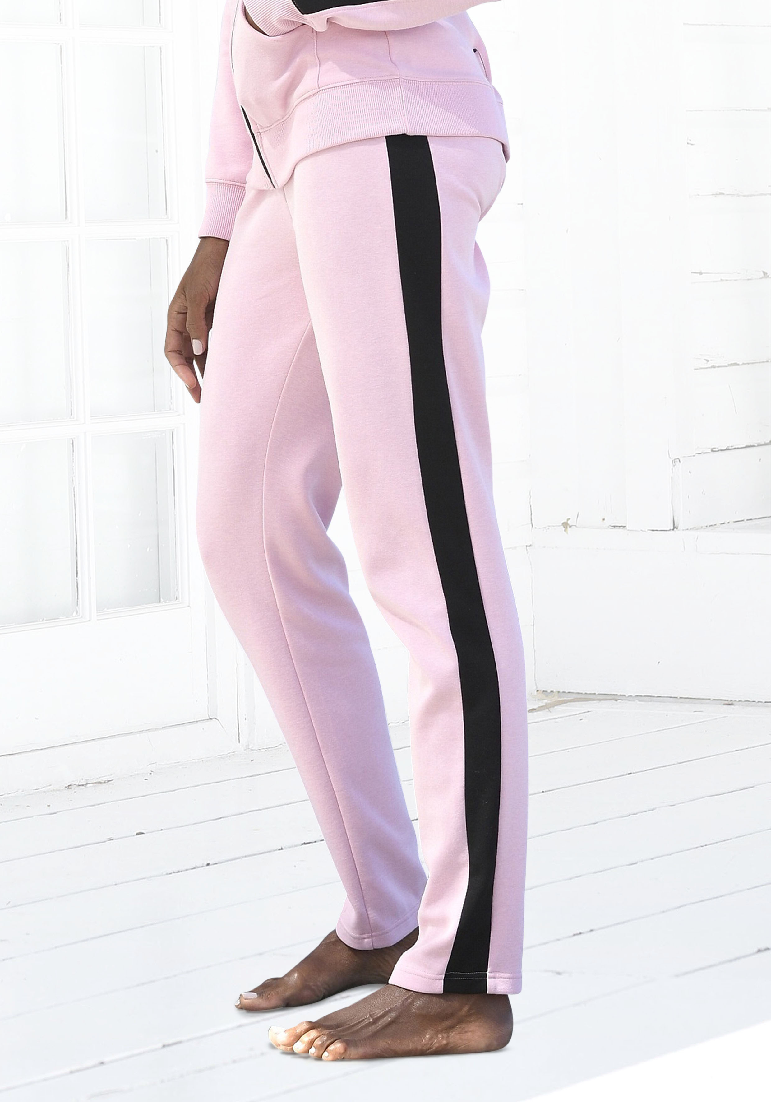 Bench. Loungewear Loungehose mit Seitenstreifen und geradem Bein, Home- und Loungewear Serie