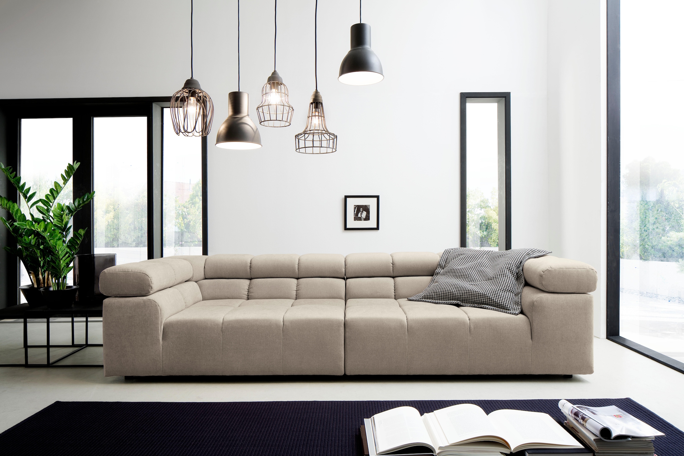 INOSIGN Big-Sofa »Ancona B/T/H: 290/110/70 cm«, auffällige Steppung, inkl. 2 Zierkissen und verstellbaren Kopfstützen