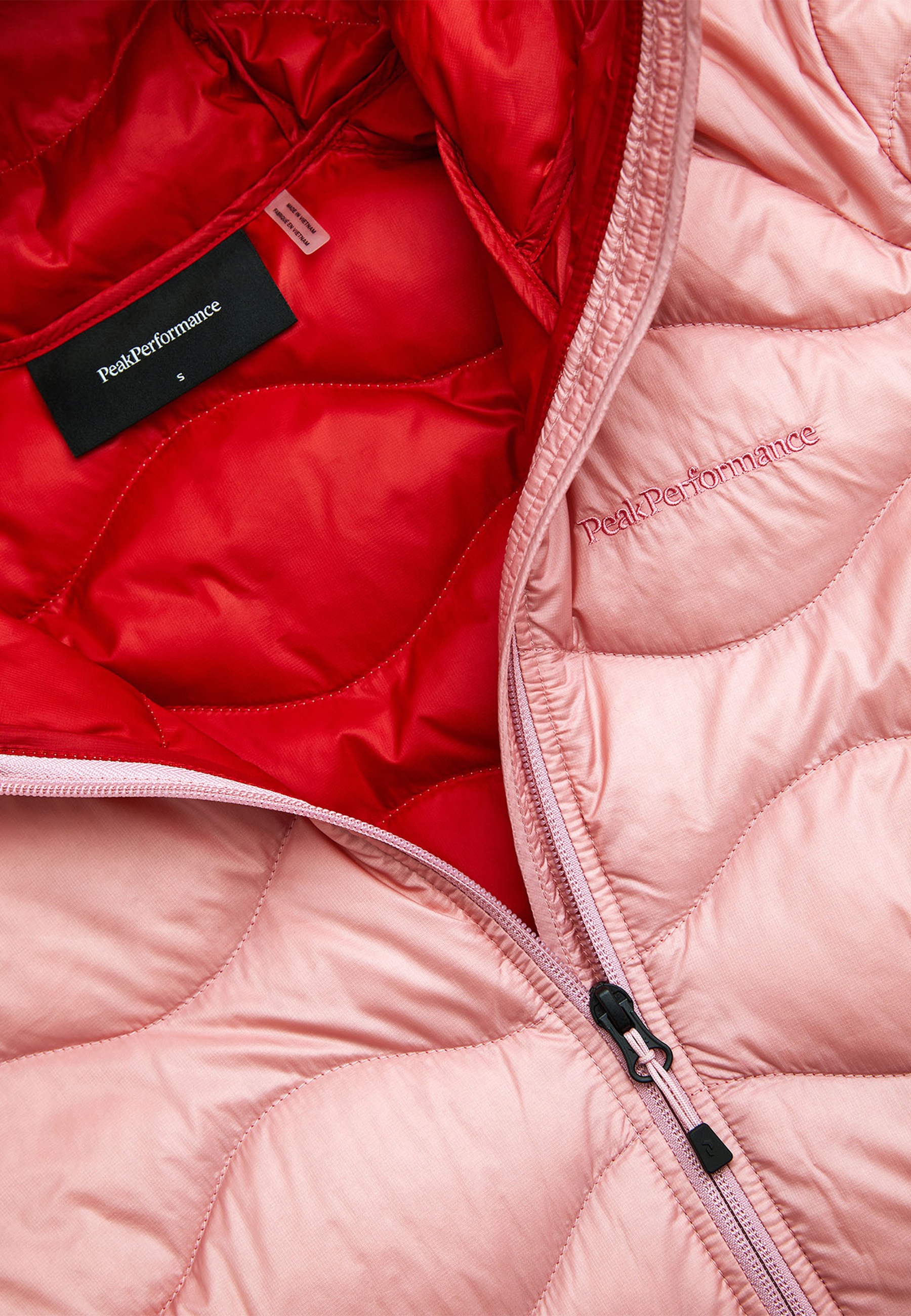 Peak Performance Steppjacke »W Helium Down Hood Jacket« mit sportivem Design