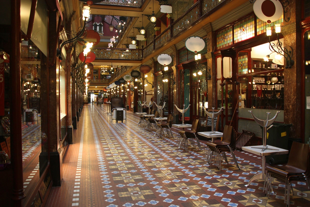 PAPERMOON Fototapete "Ladenstraße", B/L: 3,5mm x 2,6mm, Bahnen: 7 Stk. St., bunt, Schlafzimmer, Tapeten