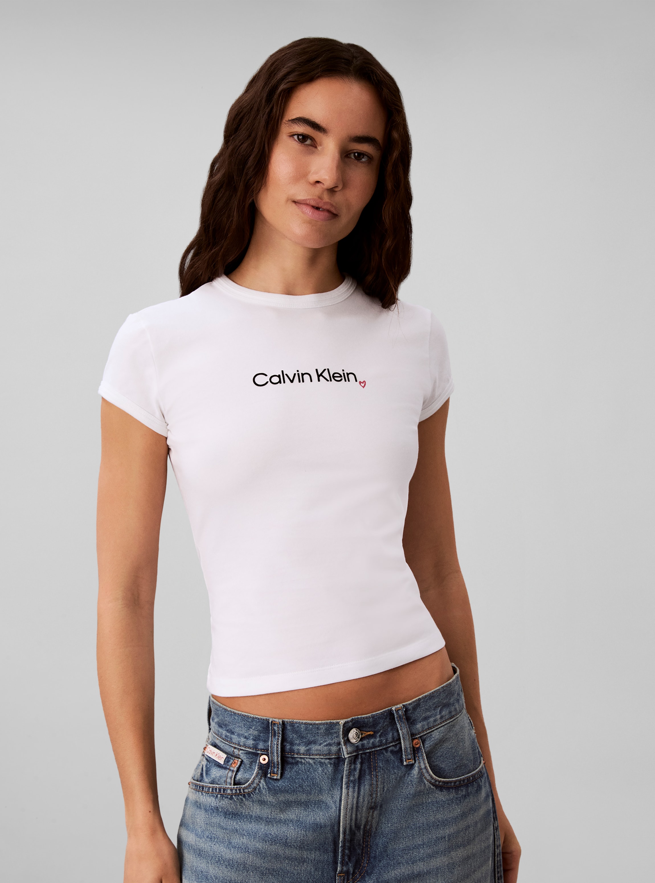Calvin Klein Jeans "SLIM FIT HEART LOGO TEE" Slim fit, Logoschriftzug