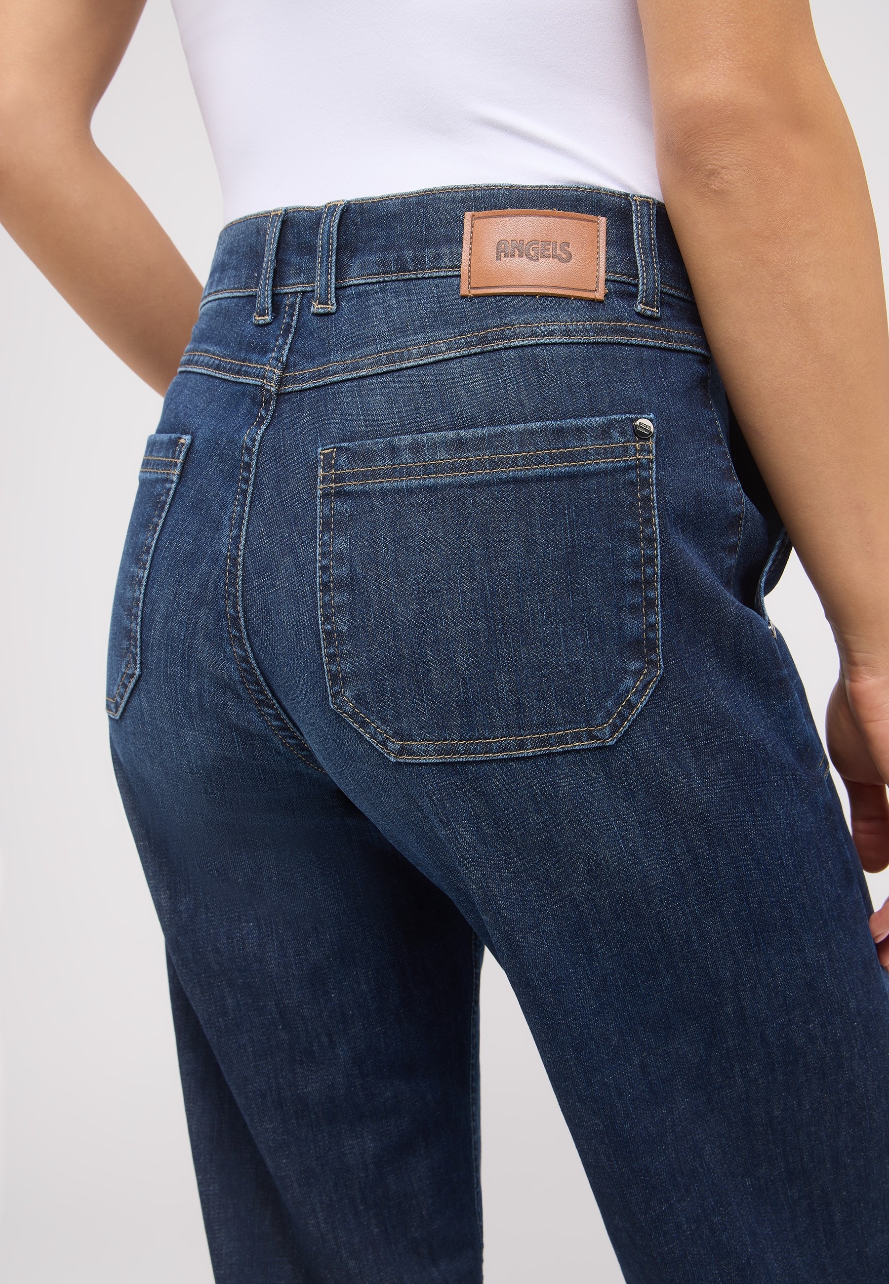 Thumbnail - ANGELS Relax-fit-Jeans "LIZ WORKER" mit großen Vordertaschen und Fade-Out Effekten