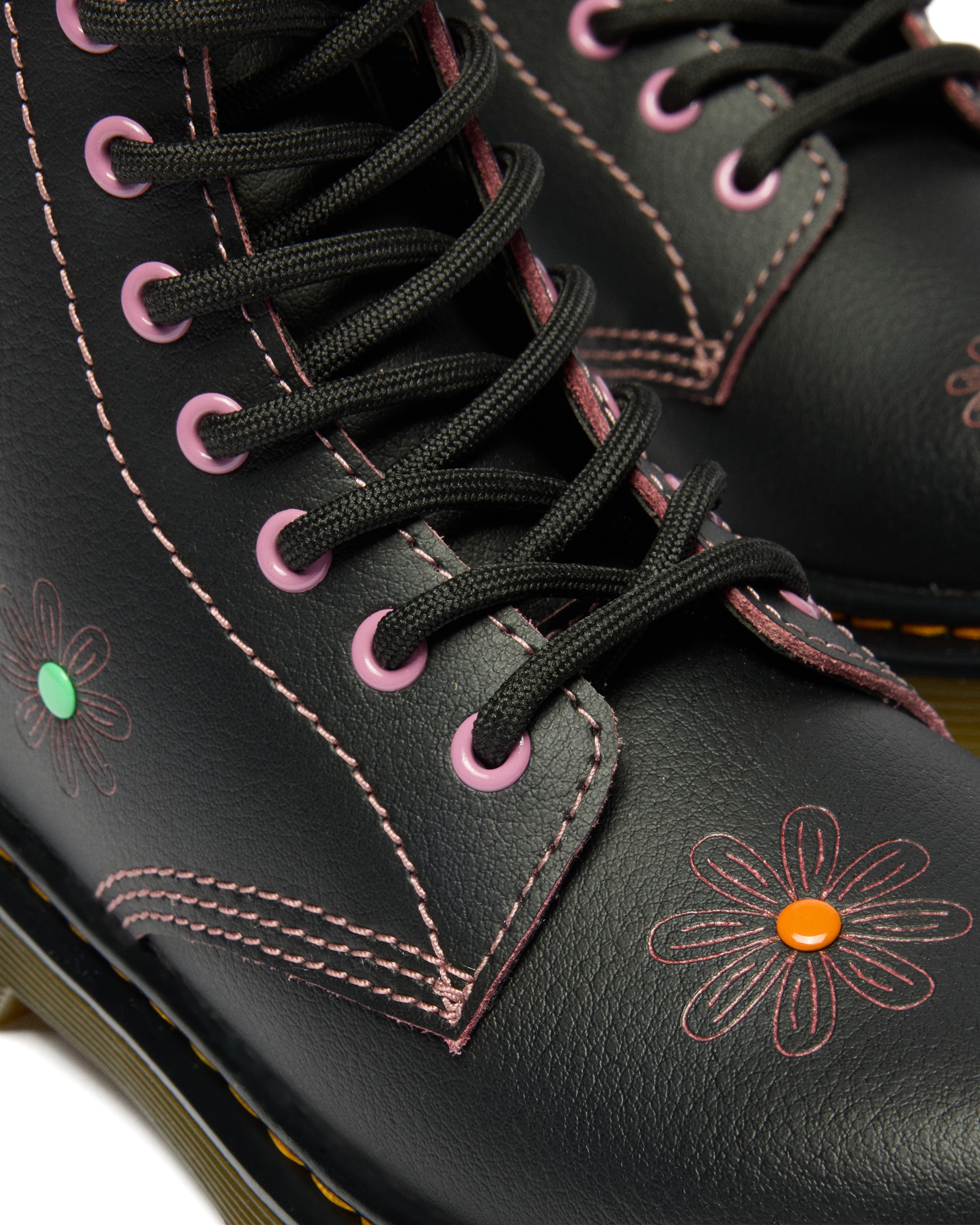 DR. MARTENS Schnürboots »1460 J«  Blockabsatz Stiefelette, 8-Eye Boot mit auffälliger Verzierung