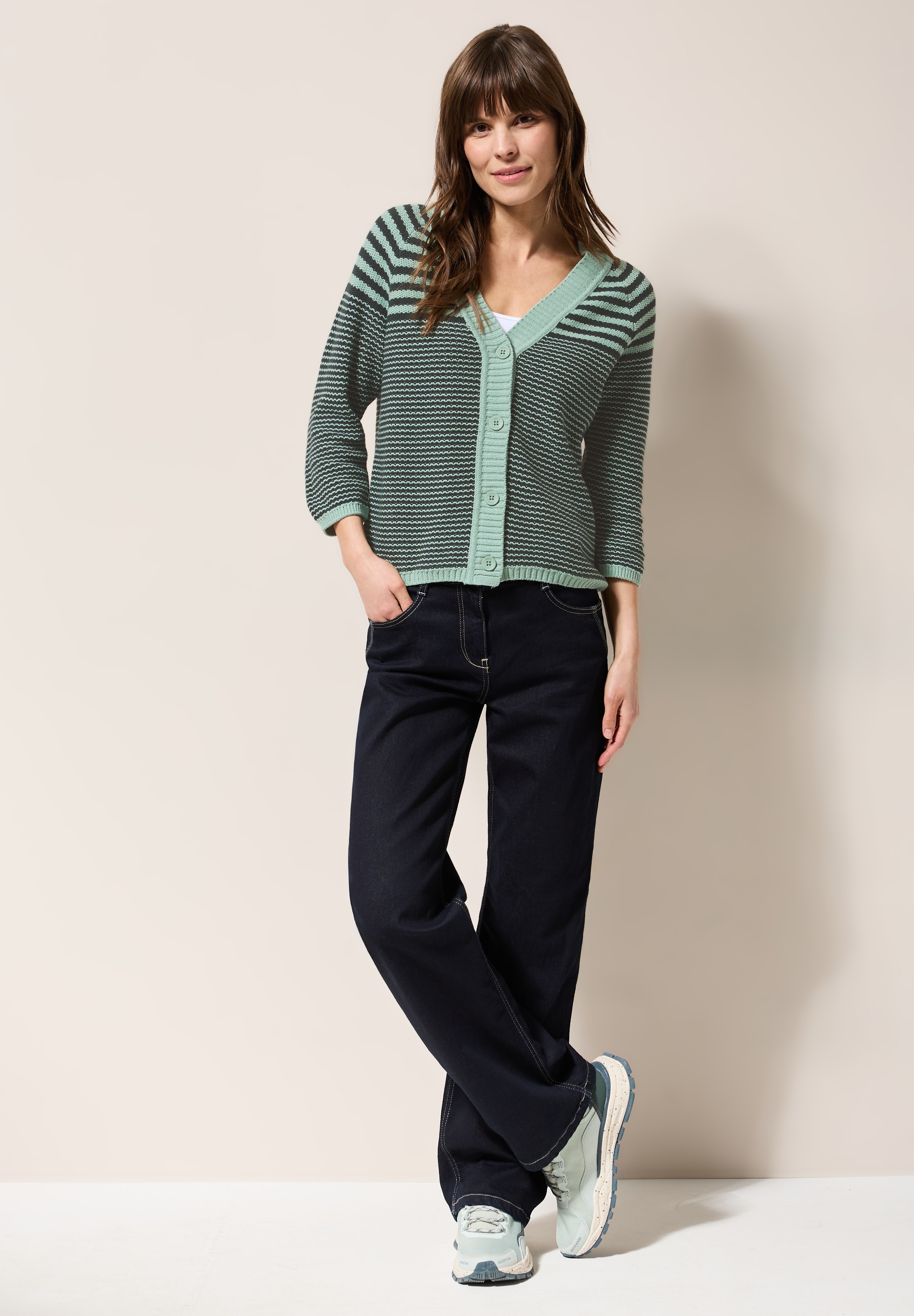 Cecil Cardigan, mit Knopfleiste