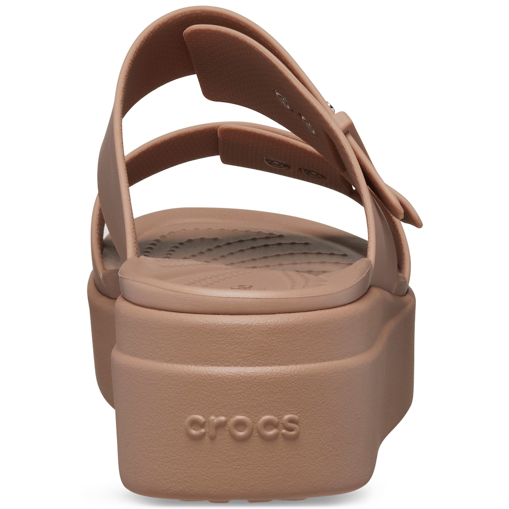 Crocs Pantolette »Brooklyn Low Wedge«, Plateau, Sommerschuh, Schlappen mit Schnallenverschluss