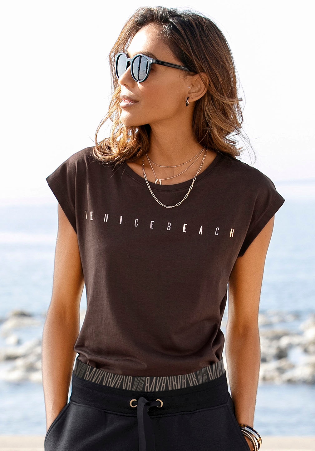 Venice Beach Logodruck, Baumwolle BAUR mit kaufen | glänzendem aus T-Shirt Kurzarmshirt