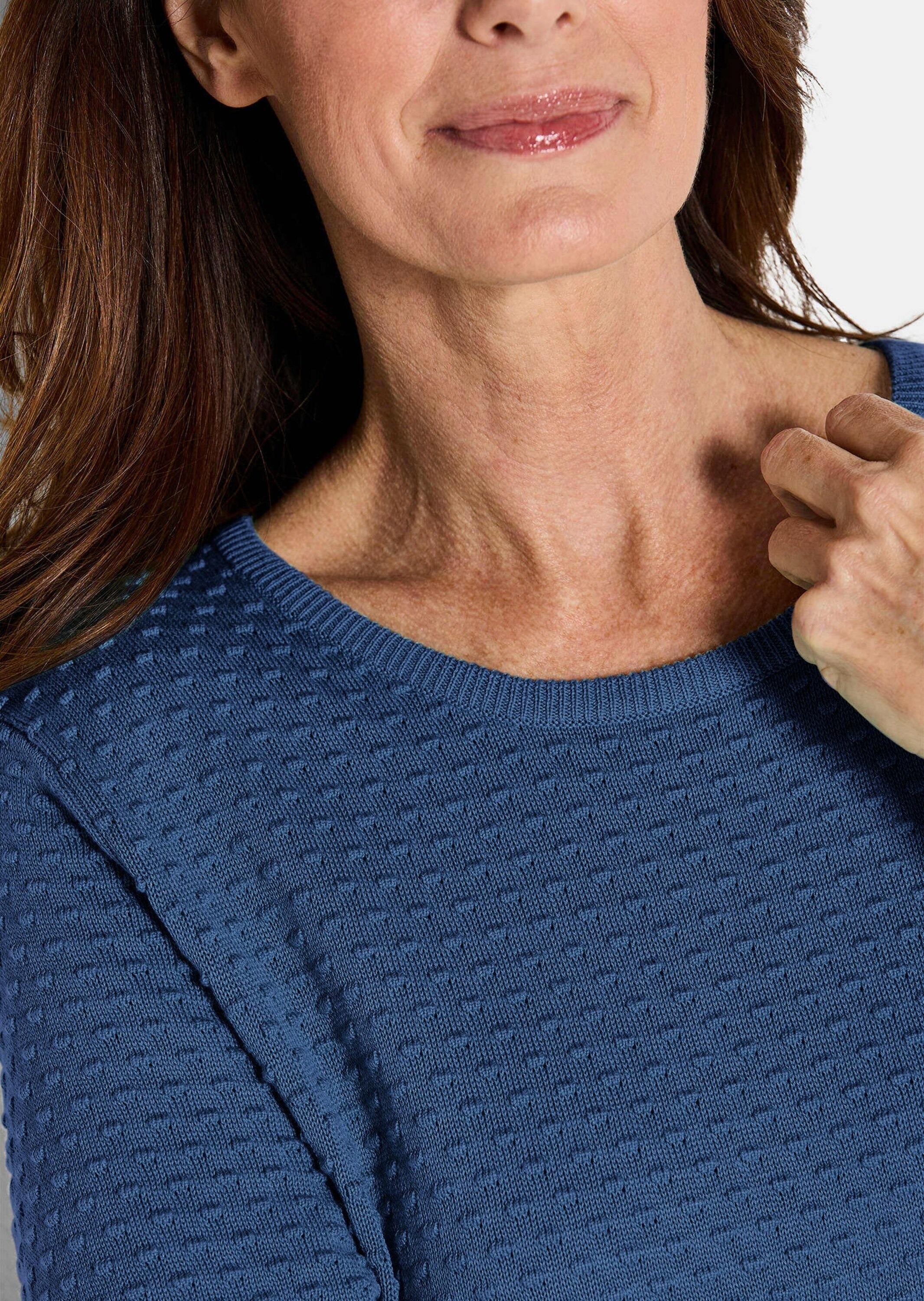 GOLDNER Rundhalspullover »Kurzgröße Strickpullover mit Pünktchenmuster«