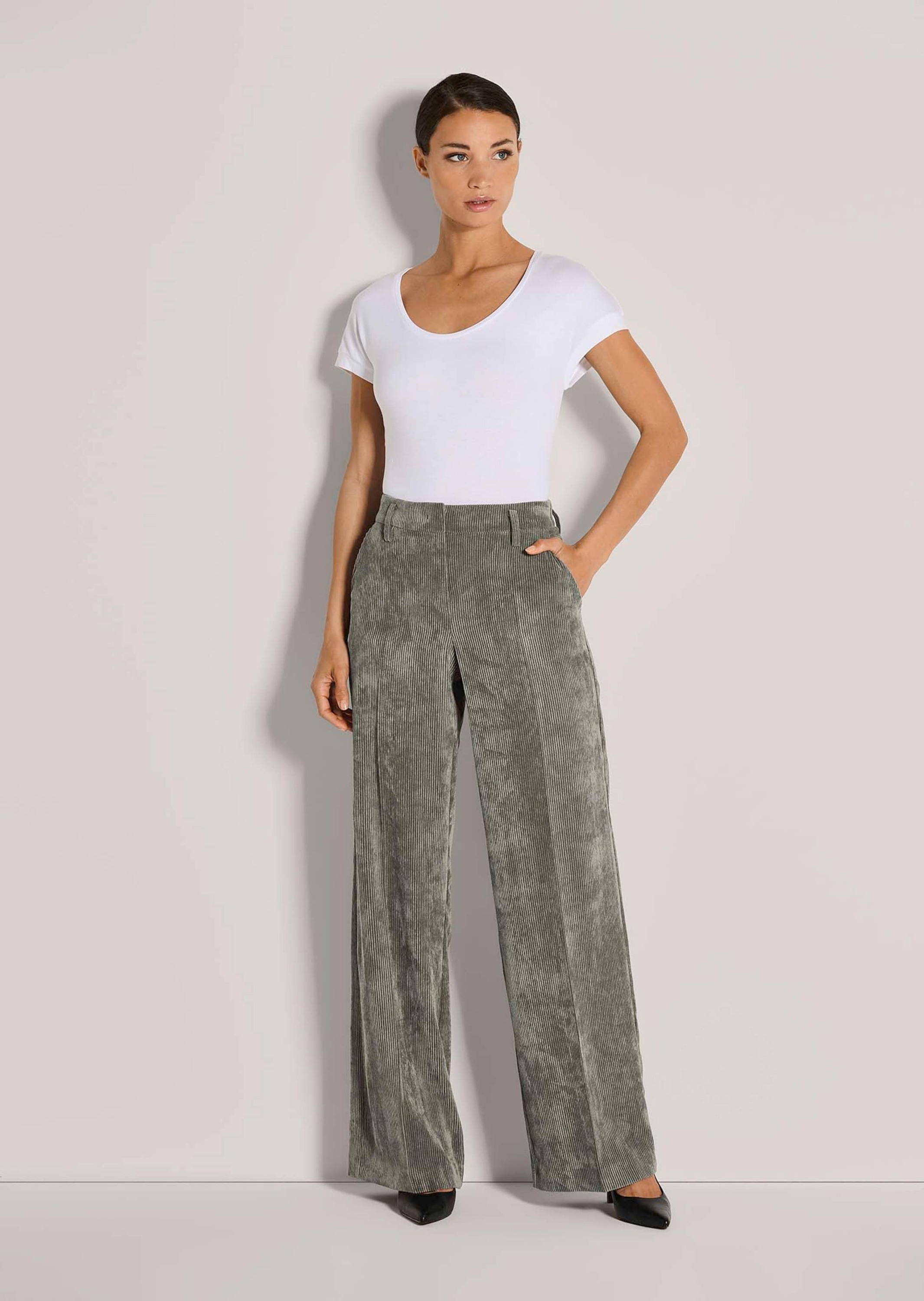 MADELEINE Cordhose »Cordhose Weite Cordhose mit Bügelfalten«