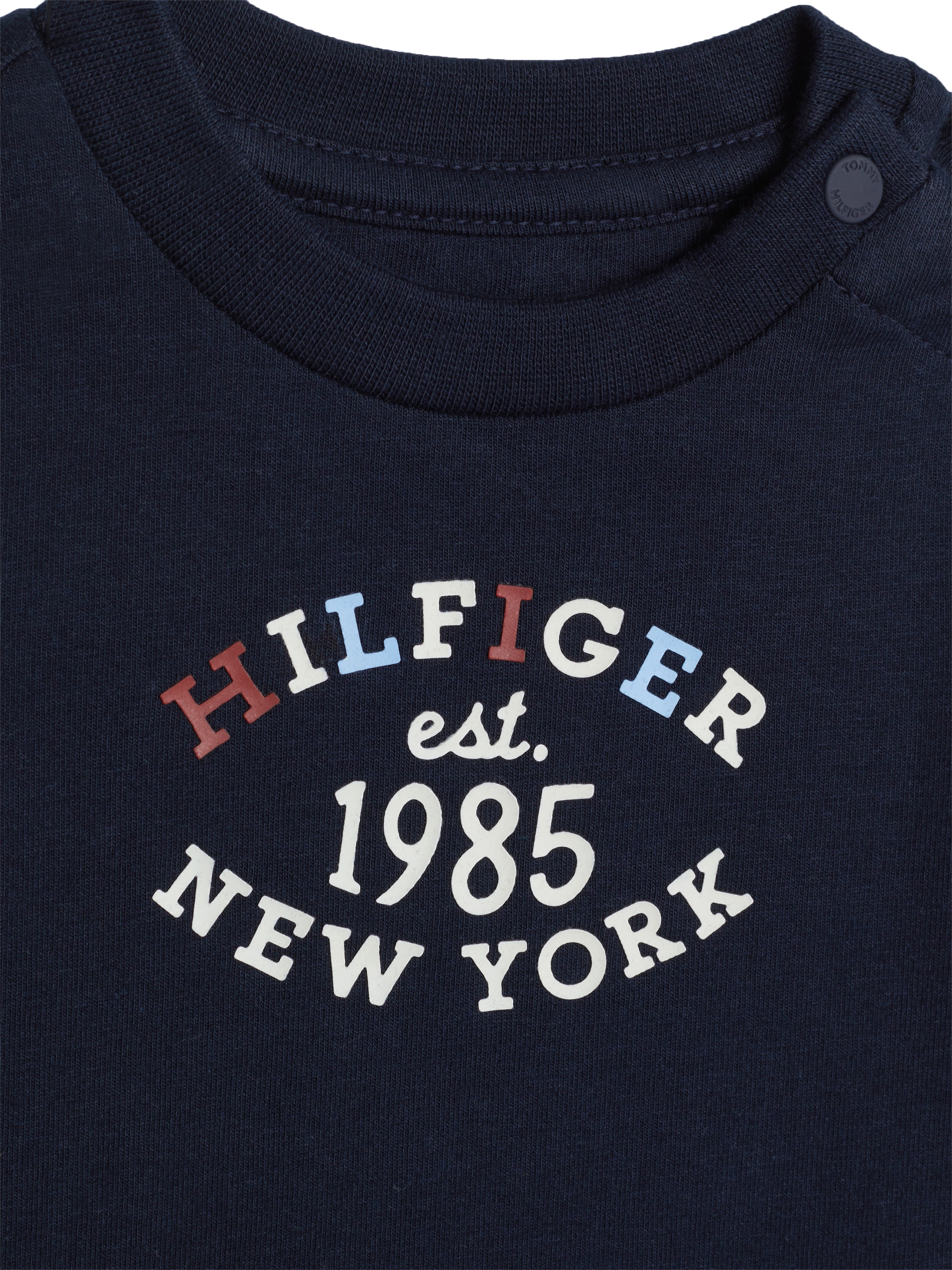 Tommy Hilfiger Langarmshirt »MONOTYPE OVAL REGULAR TEE LS«, Baby bis 2 Jahre mit Logoschriftzug