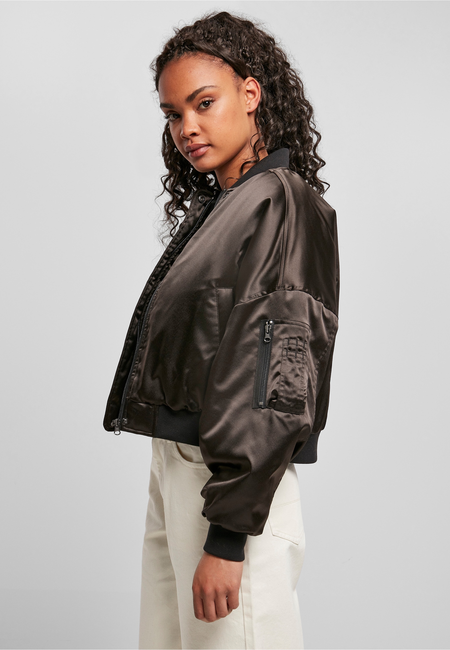 URBAN CLASSICS Bomberjacke »Urban Classics Damen Ladies Short Oversized Satin Bomber Jacket« 1 Stk. tlg. ohne Kapuze