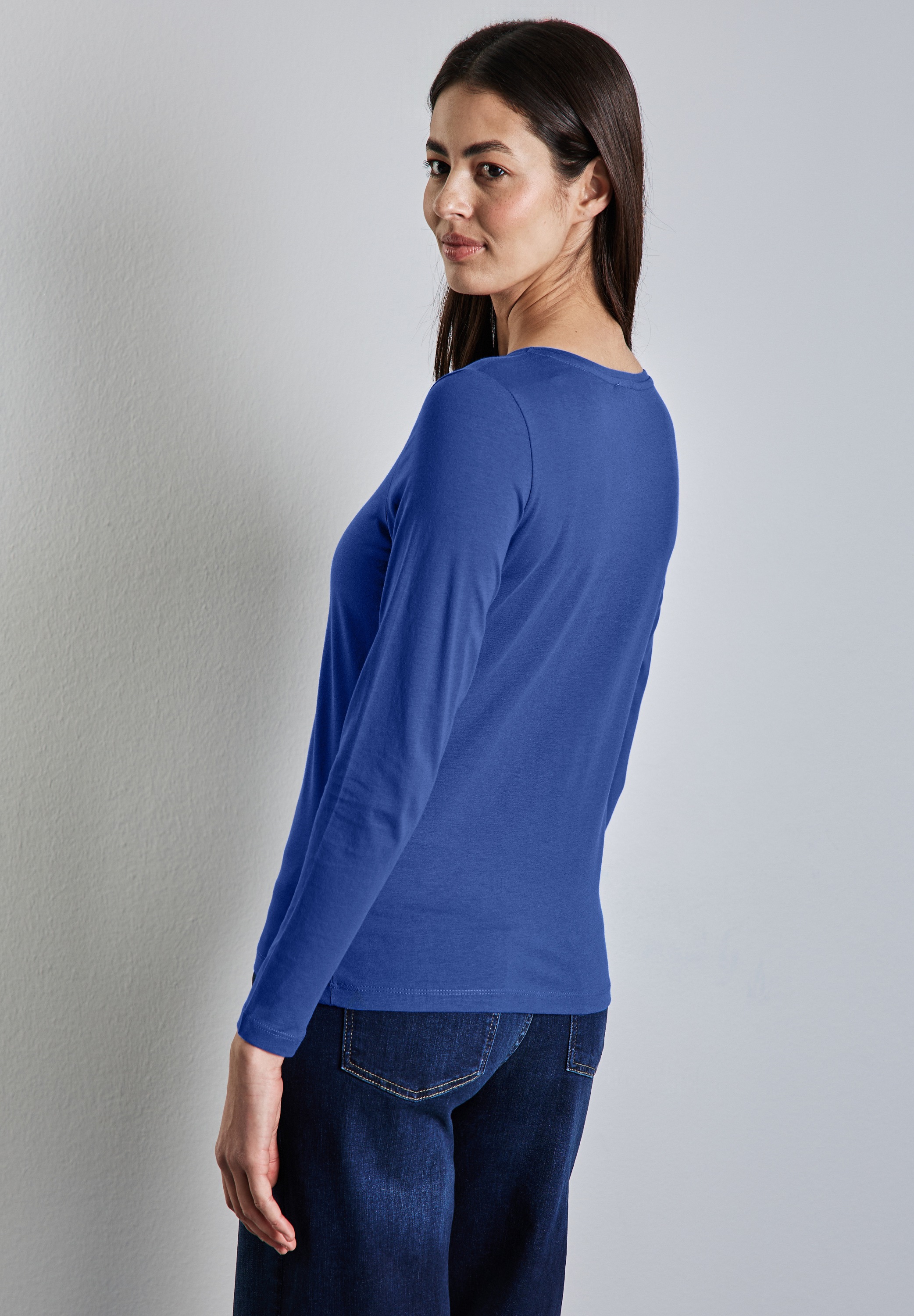 STREET ONE Langarmshirt, mit abgerundetem V-Ausschnitt