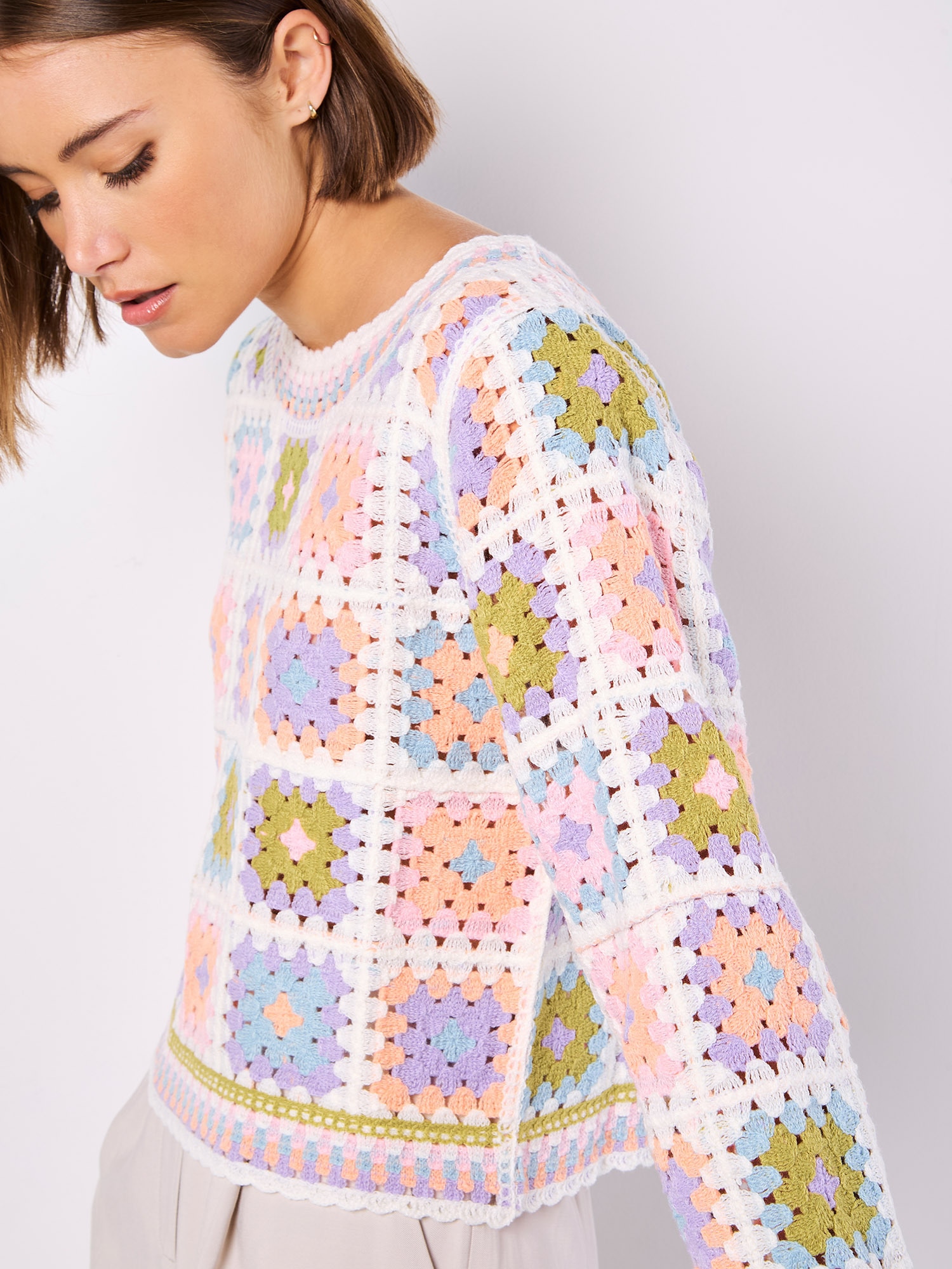 Apricot Strickpullover "ohne Verschluss" mit Häkelquadraten