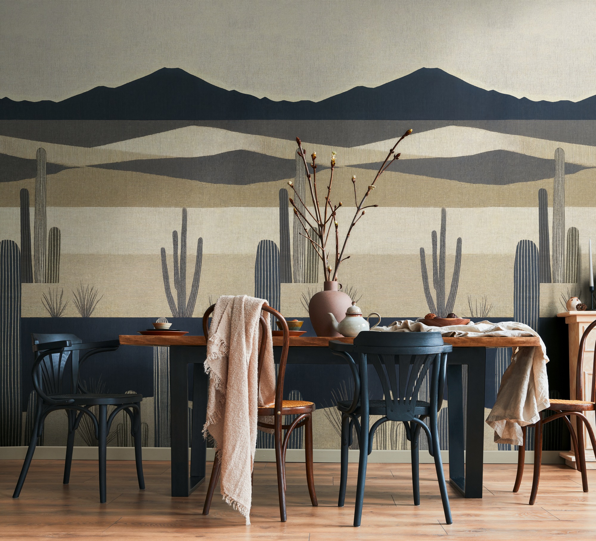 living walls Fototapete »The Wall 4 Graphics – Atmosphärische Berglandschaft Vlies-Fototapete« Motiv | matt | naturalistisch leicht strukturiert Atmosphärische Berglandschaft mit atmosphärischer Tiefe