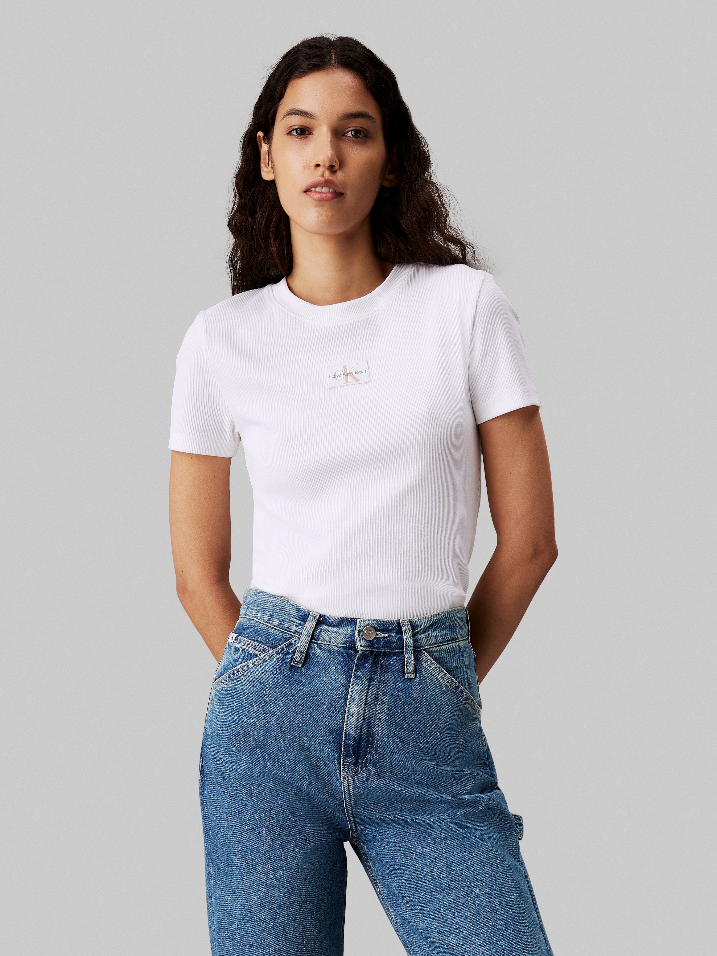 Calvin Klein Jeans T-Shirt "WOVEN LABEL RIB BABY TEE", mit Logopatch günstig online kaufen